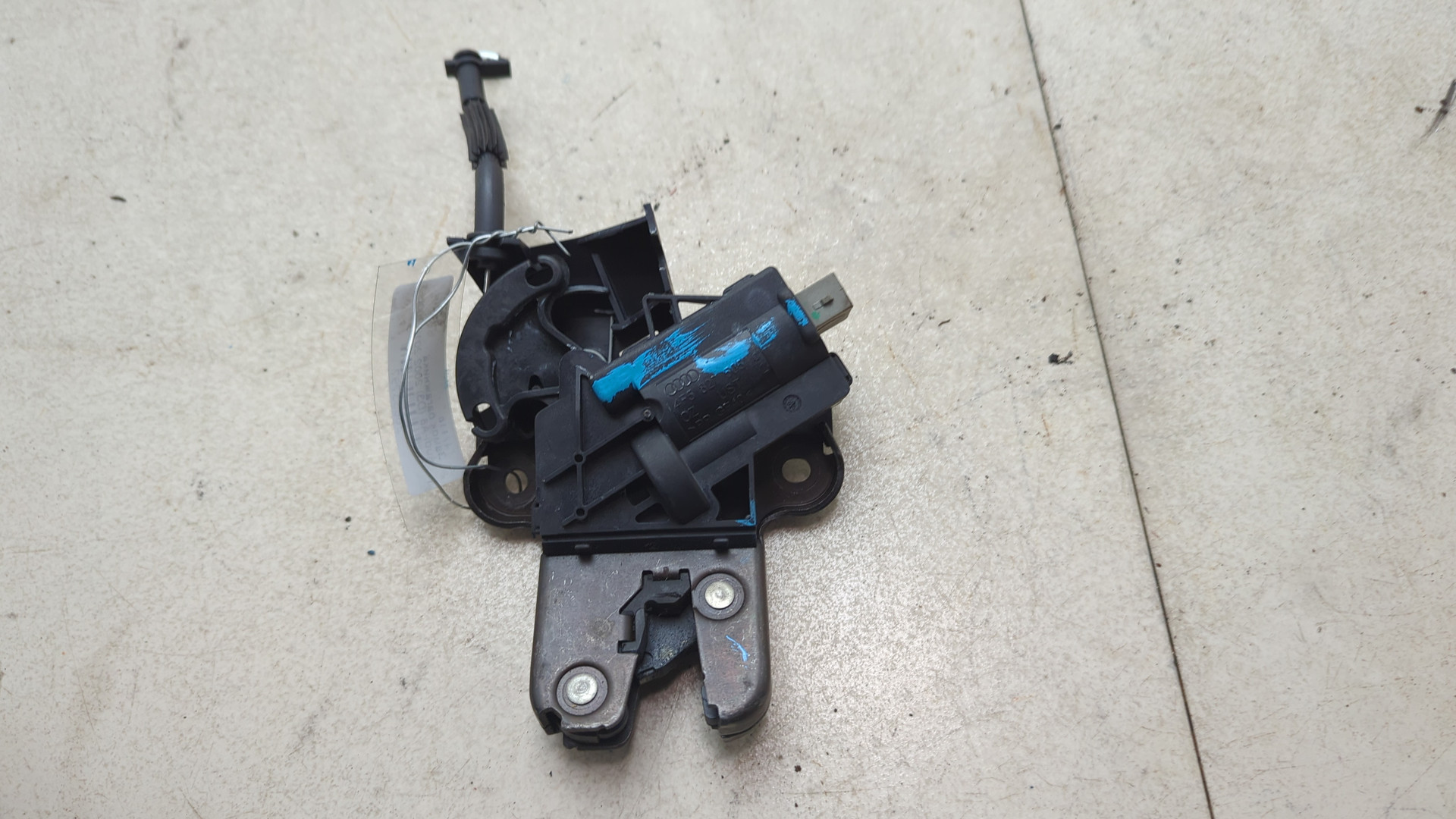 Замок багажника