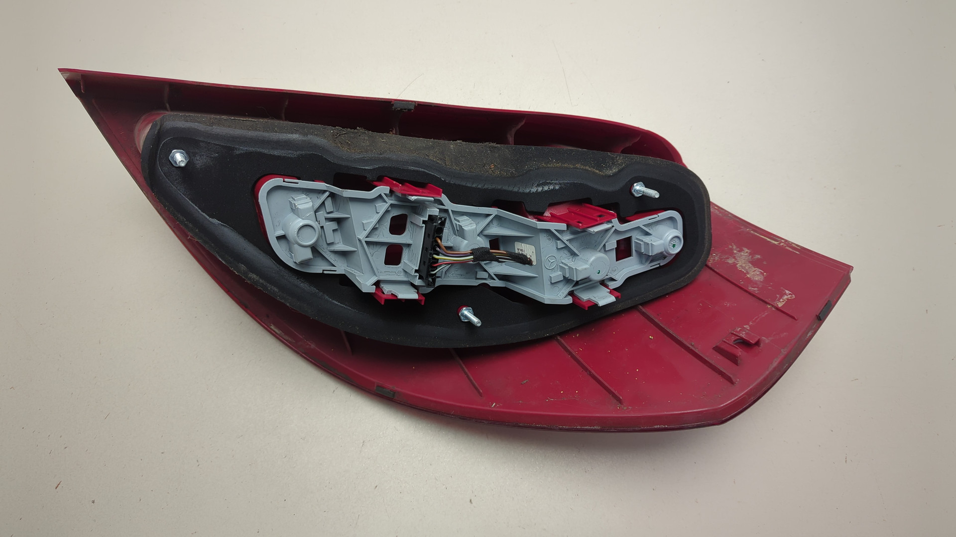 Фонарь задний левый