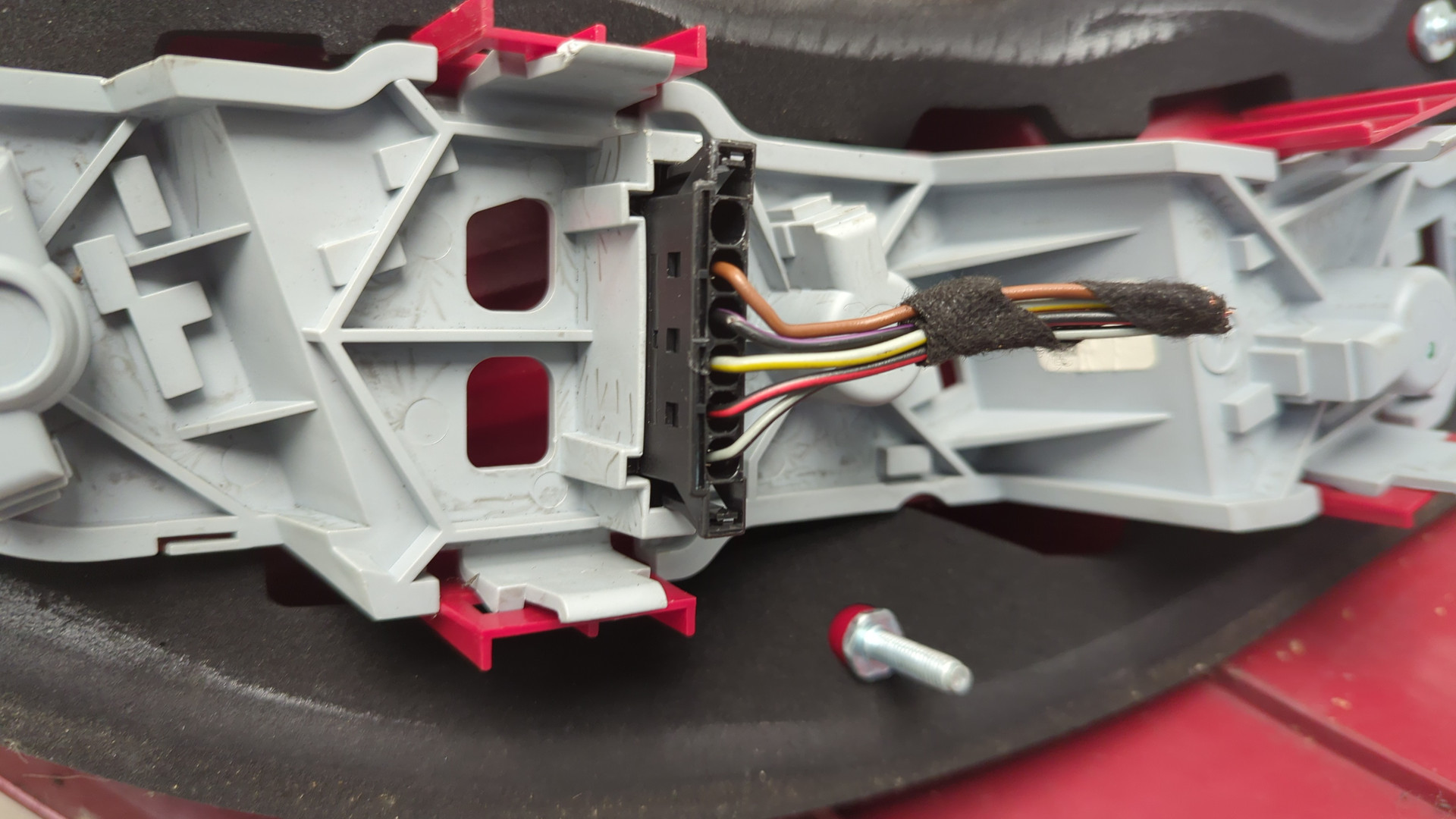 Фонарь задний левый