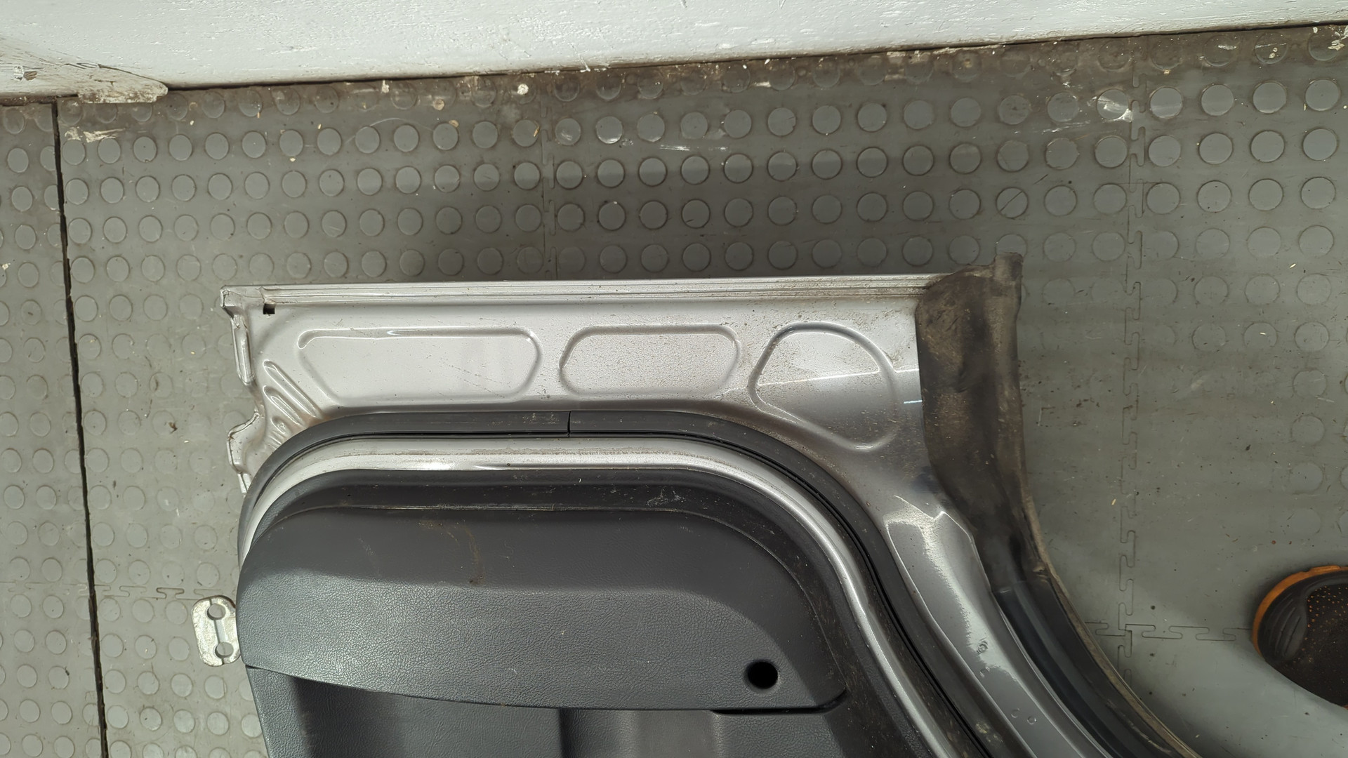 Дверь задняя левая