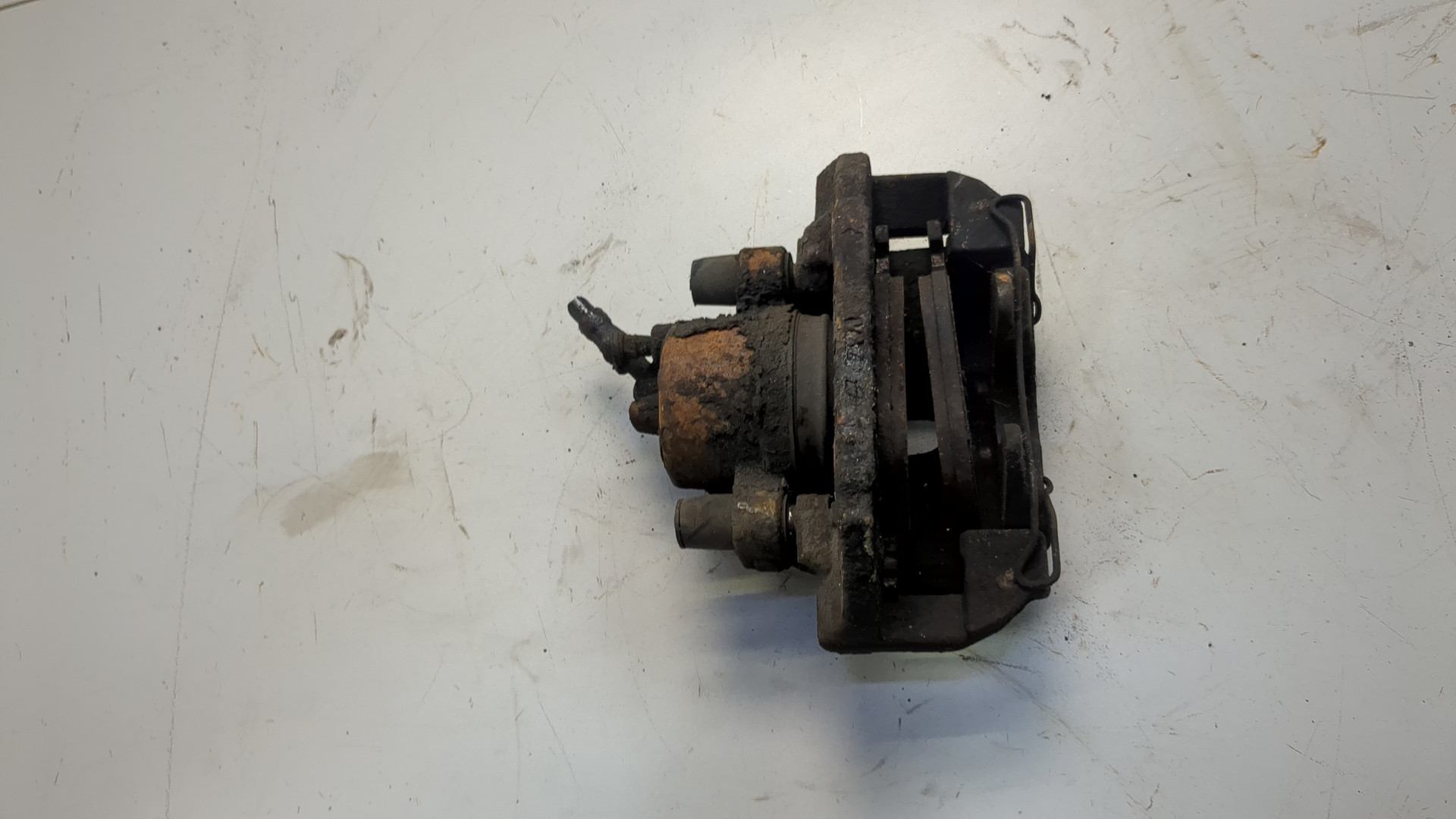 Суппорт передний правый