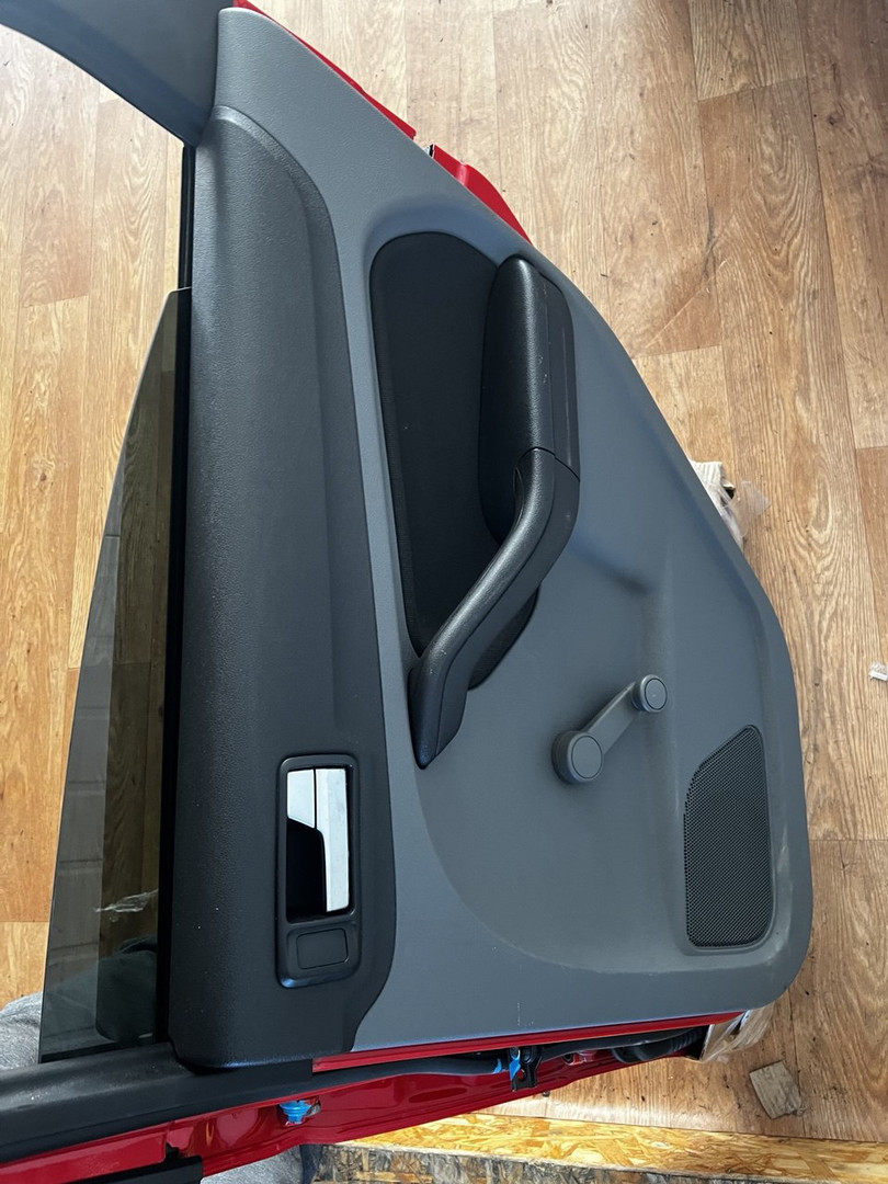 Дверь задняя правая