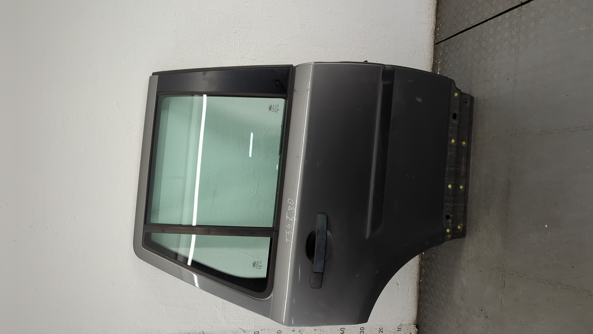 Дверь задняя правая