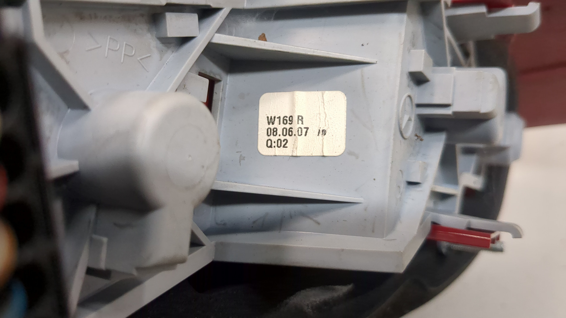 Фонарь задний правый