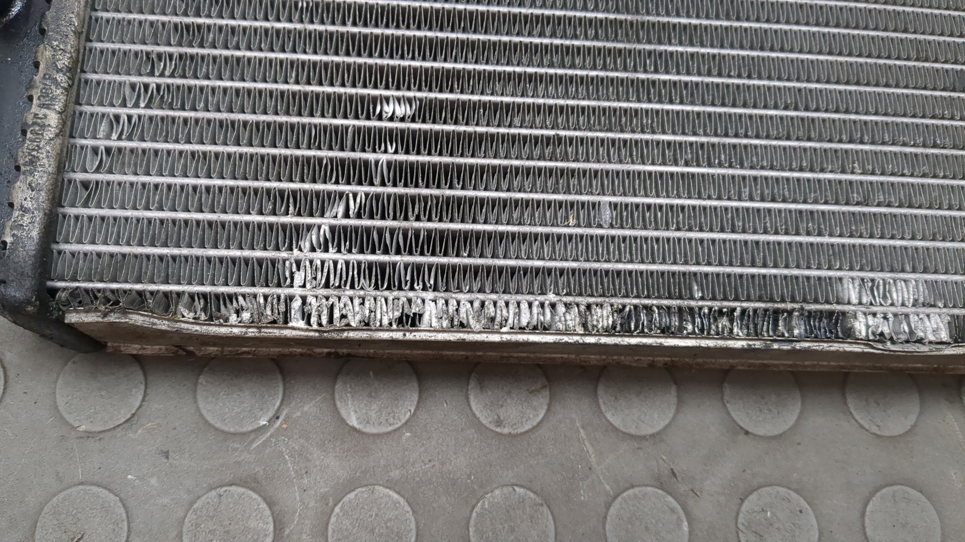 Радиатор охлаждения двигателя основной