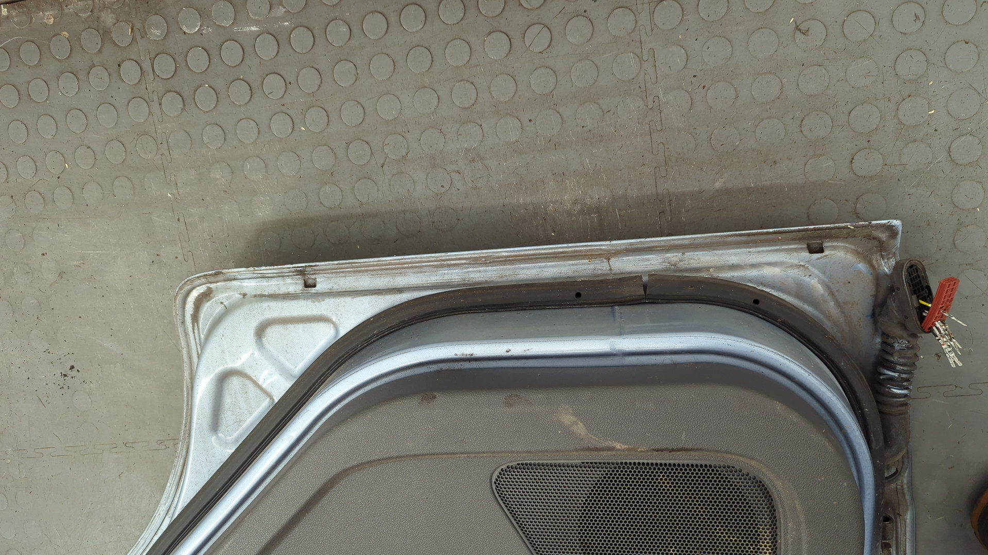 Дверь задняя правая