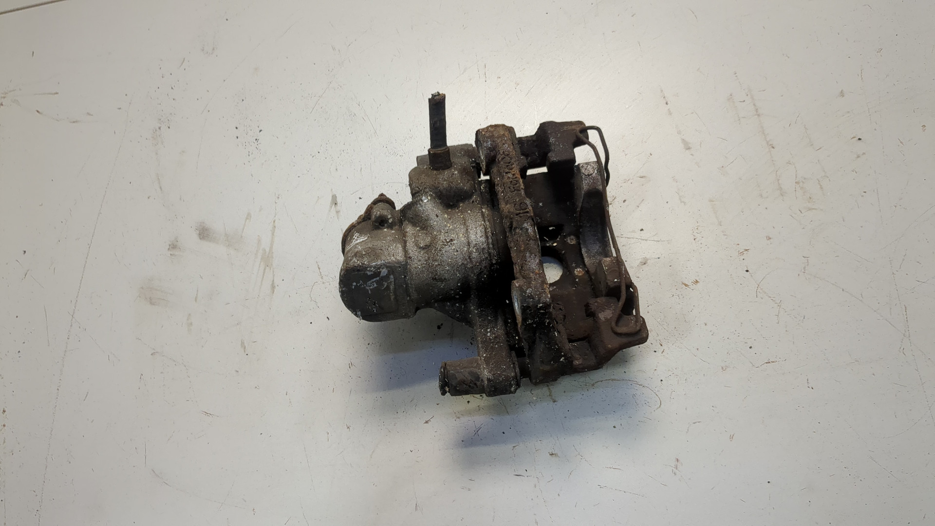 Суппорт задний левый