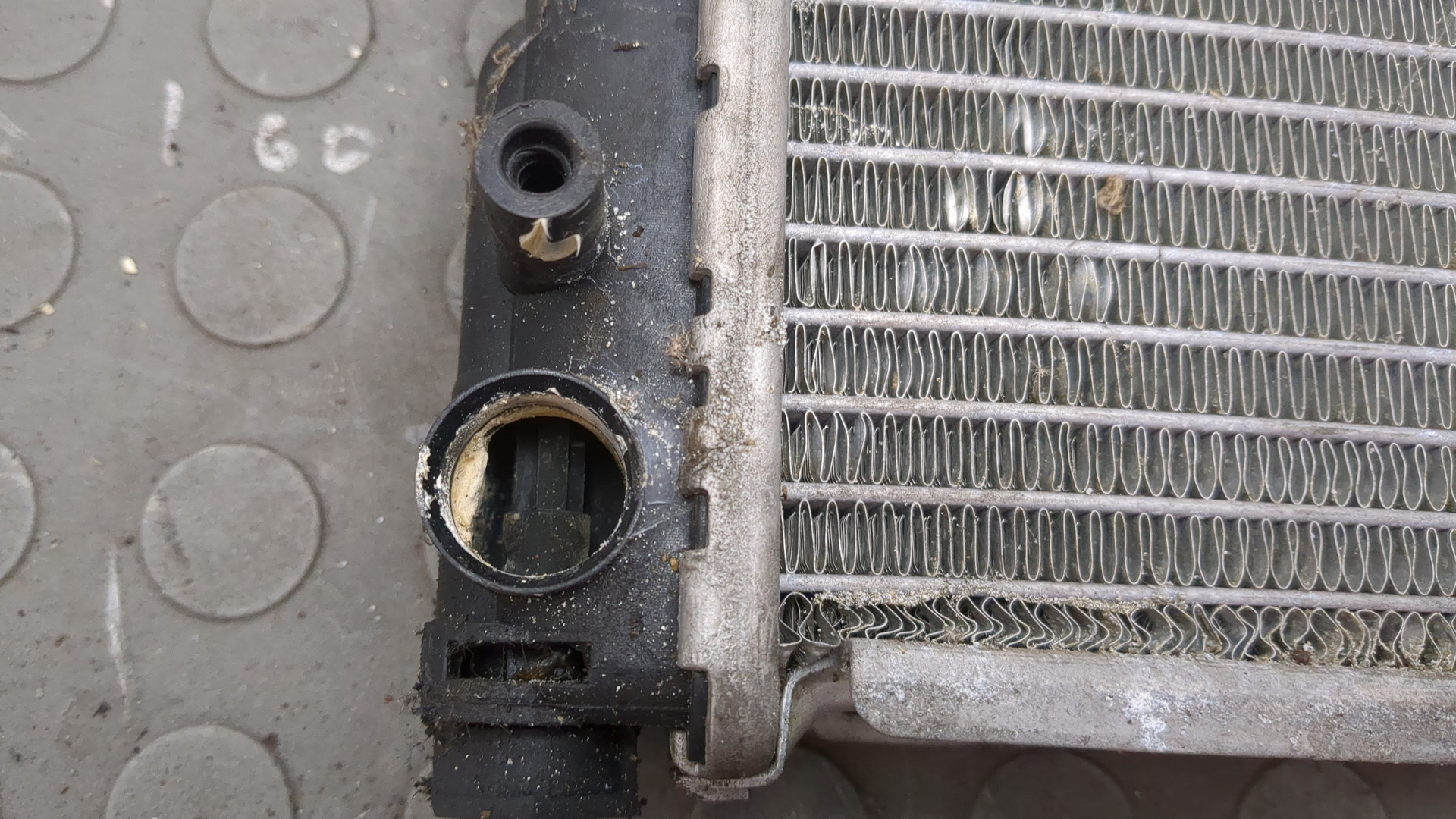 Радиатор охлаждения двигателя основной