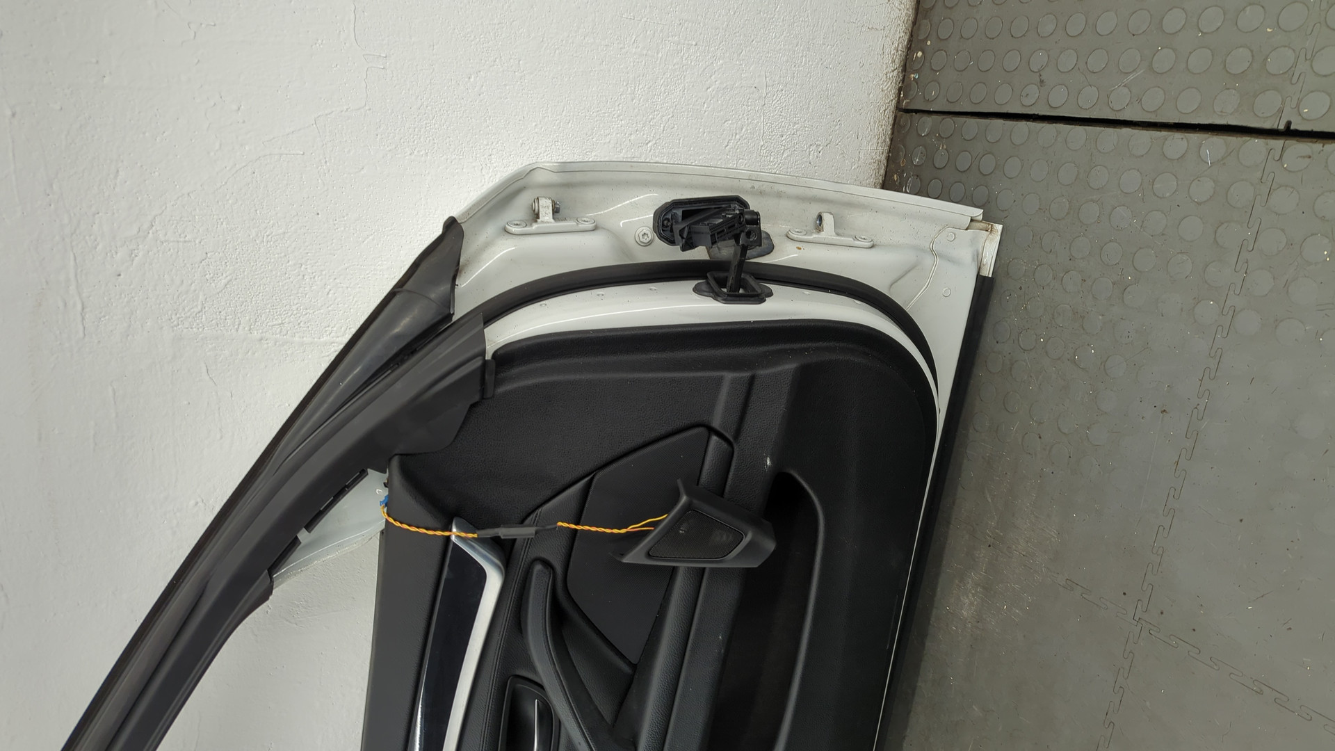 Дверь передняя левая