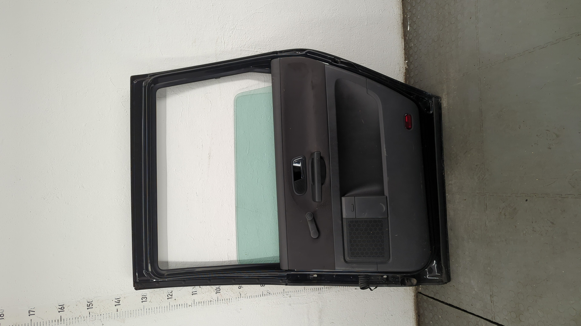 Дверь задняя правая