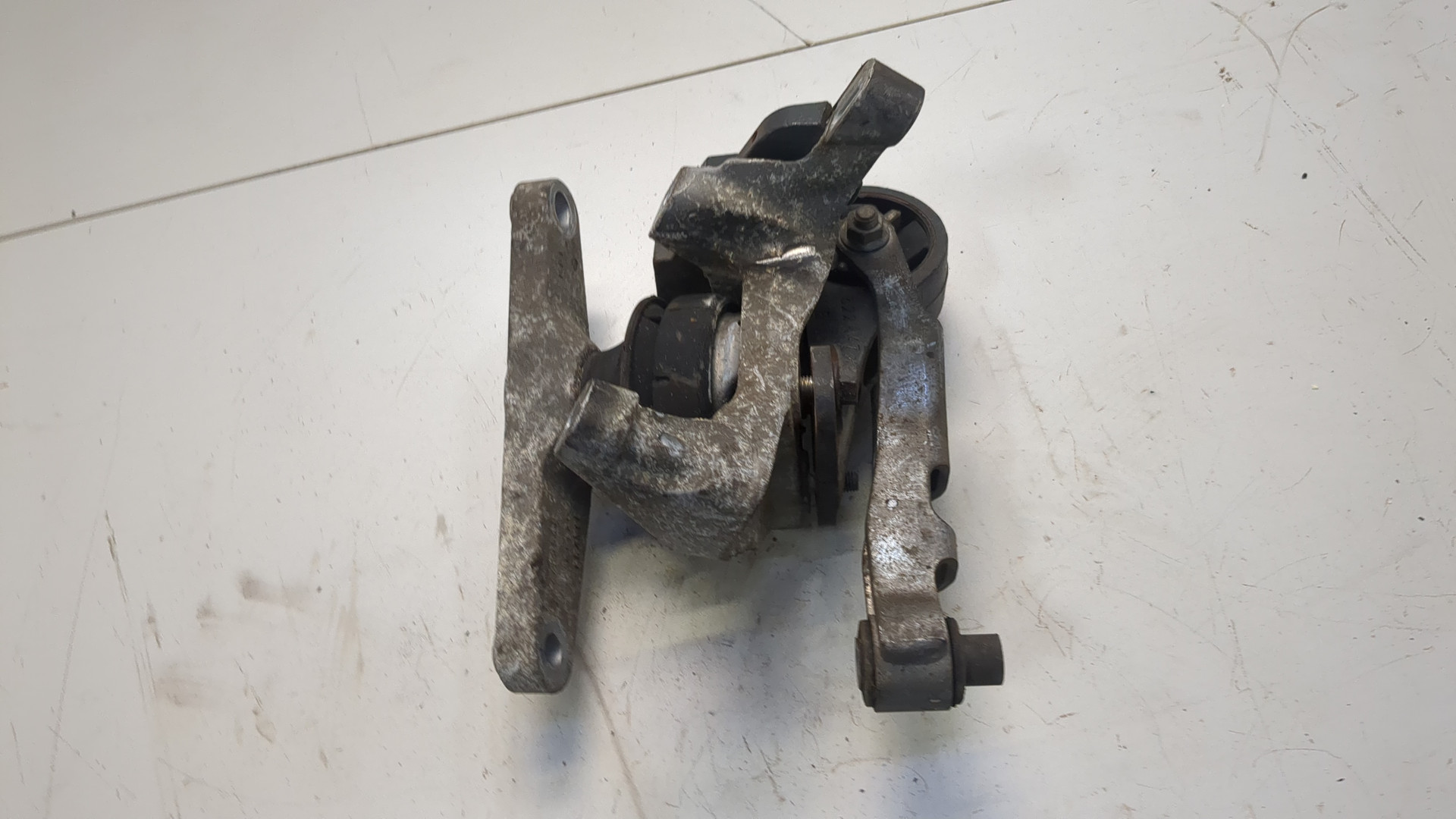 Опора двигателя