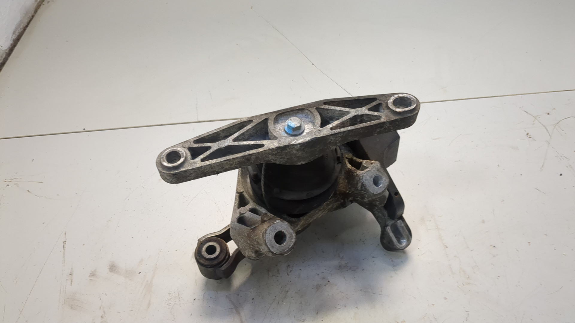 Опора двигателя