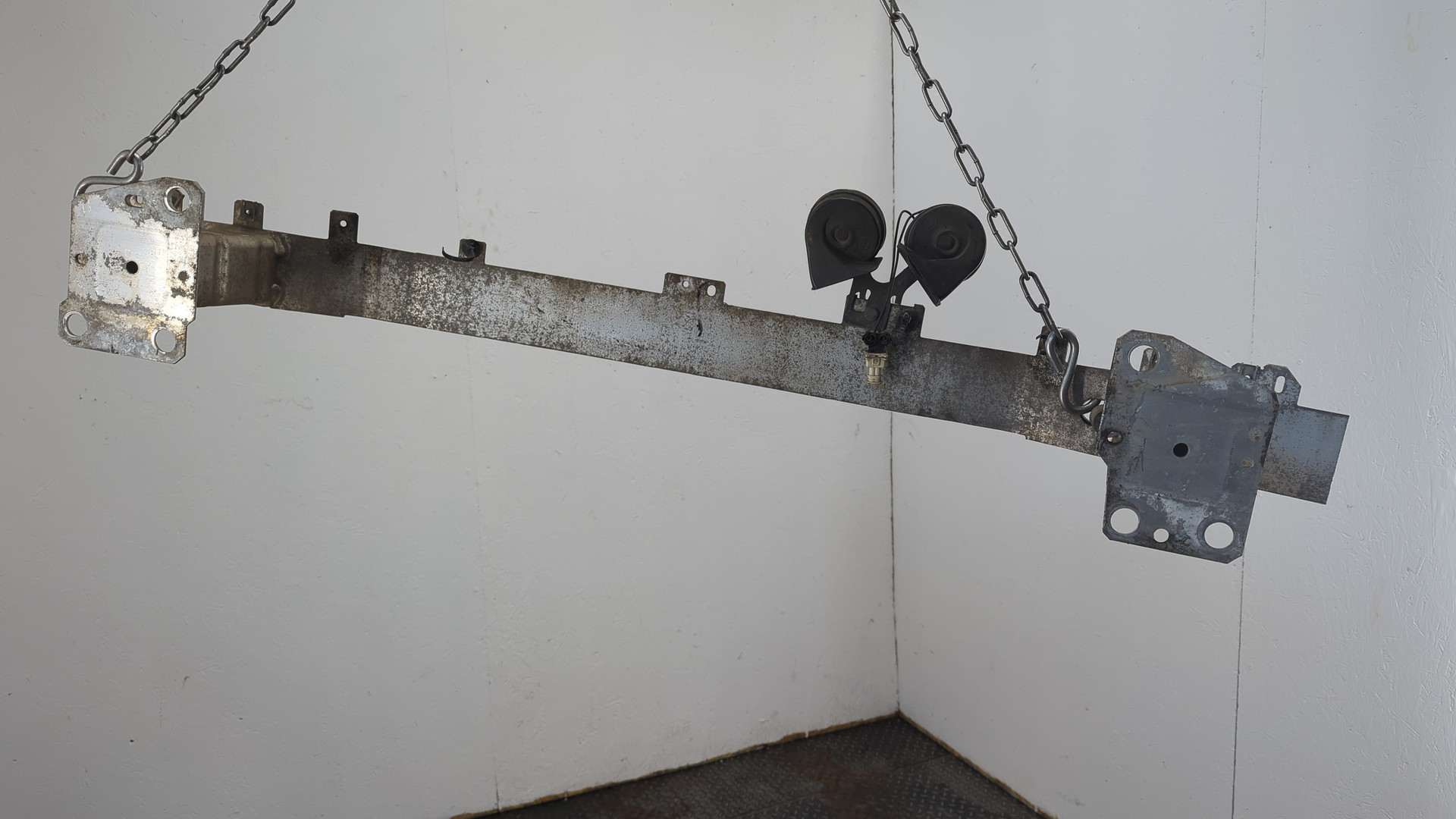 Усилитель переднего бампера