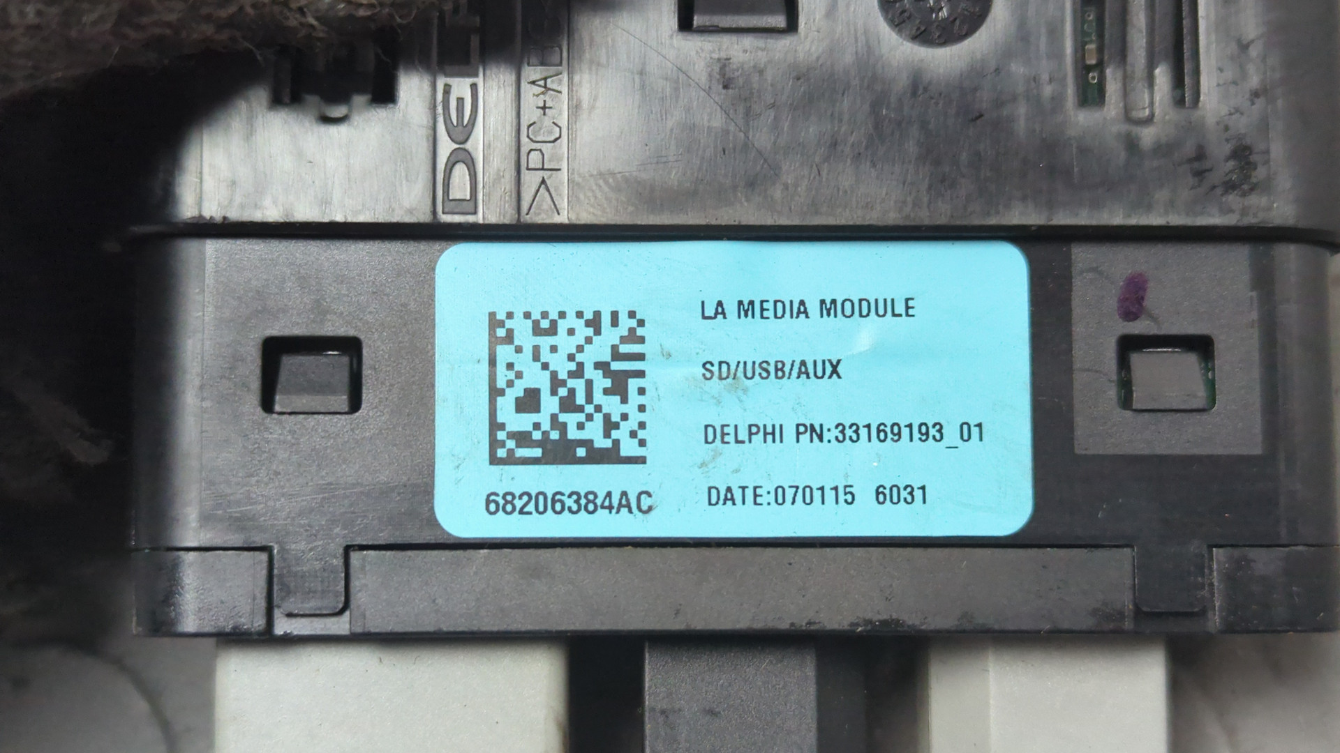 Гнездо AUX / USB IN