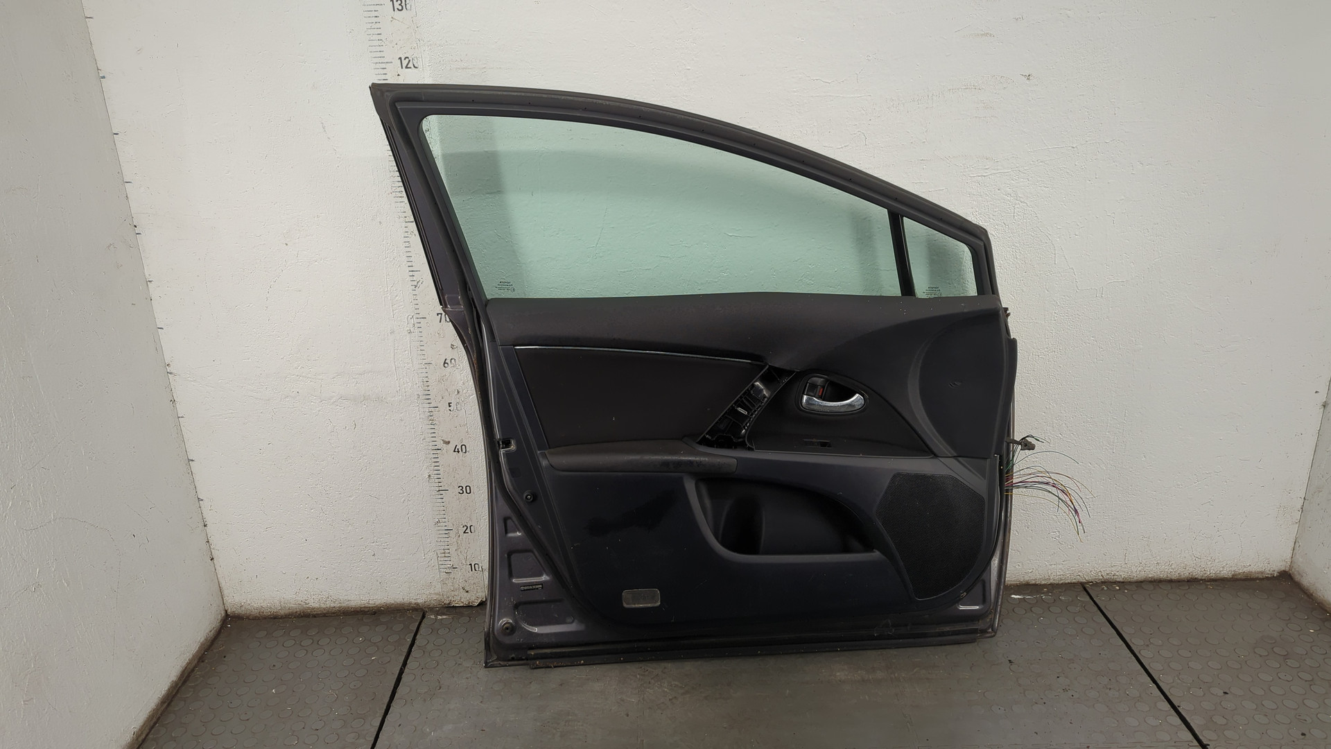 Дверь передняя левая