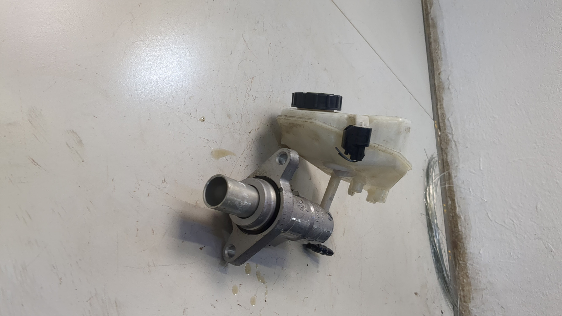 Цилиндр тормозной главный