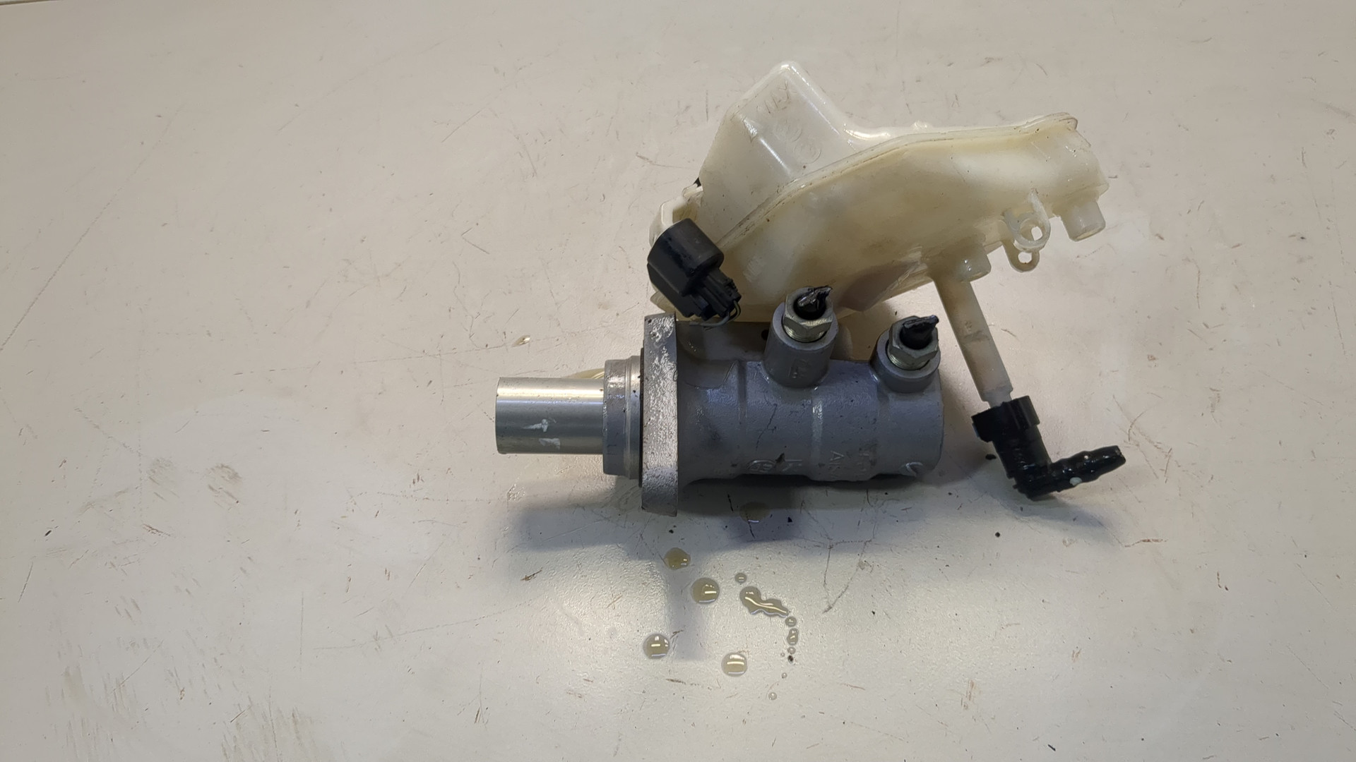 Цилиндр тормозной главный