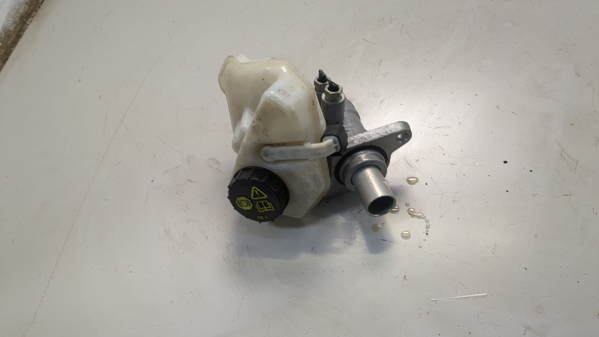 Цилиндр тормозной главный