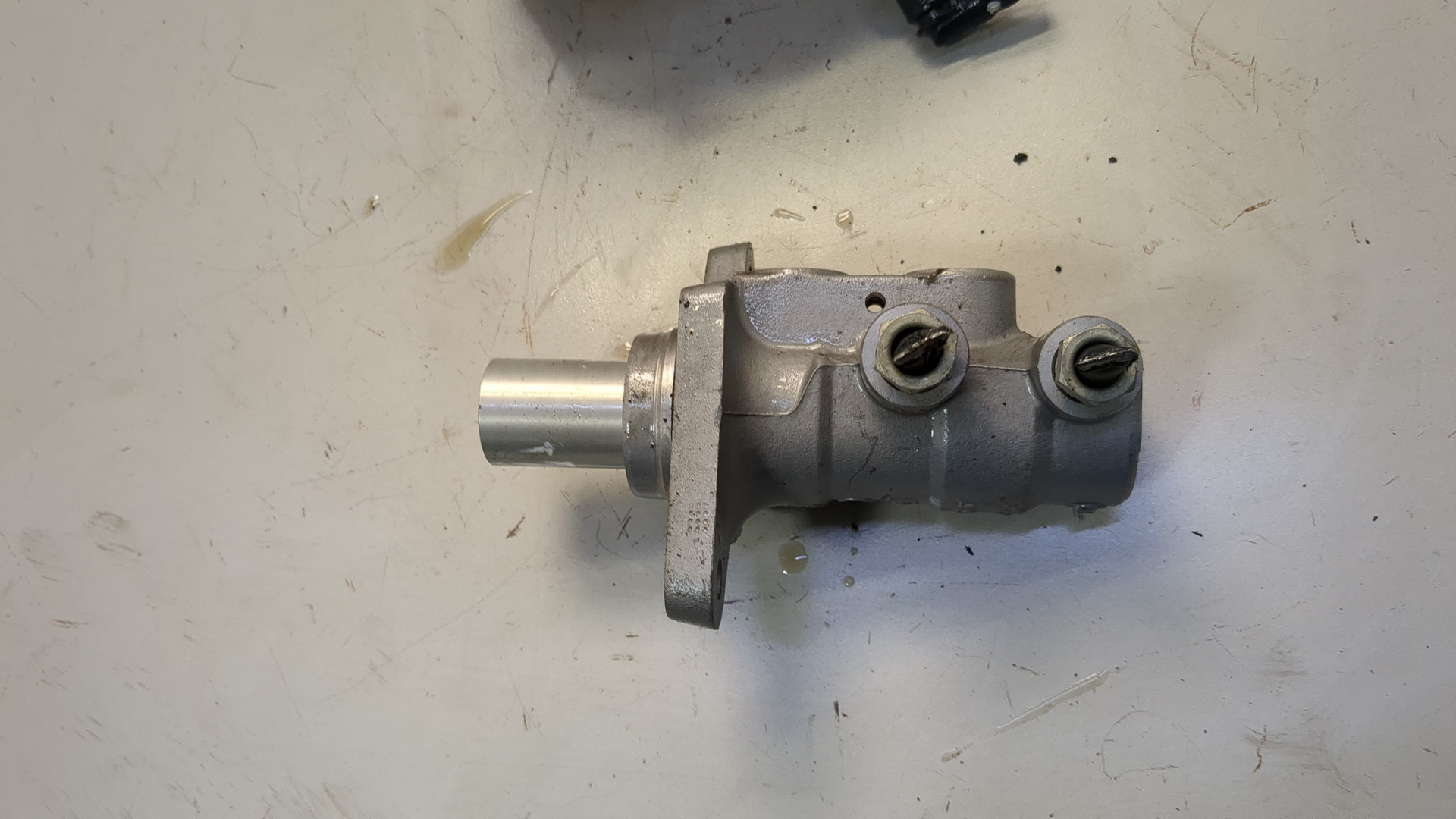 Цилиндр тормозной главный