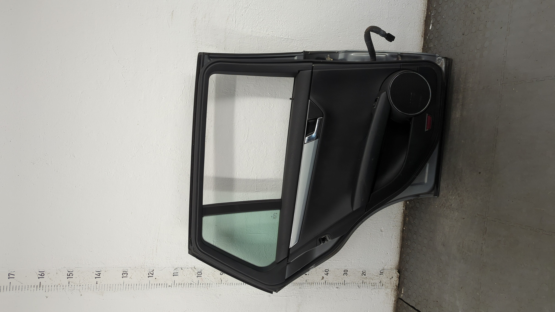 Дверь задняя левая