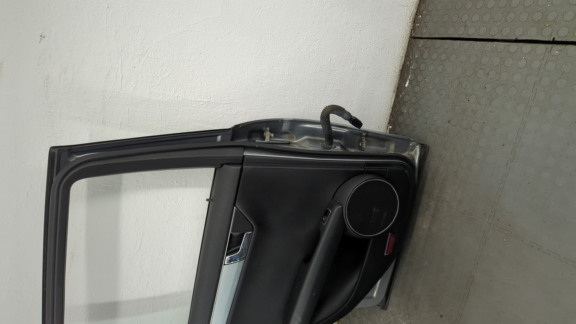 Дверь задняя левая