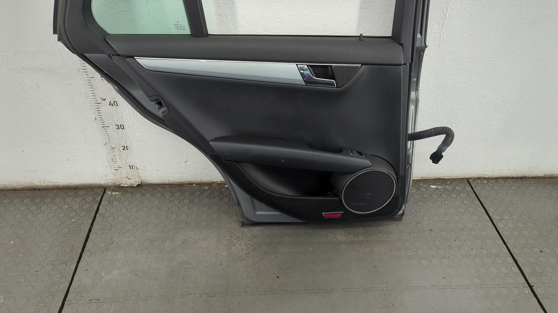 Дверь задняя левая