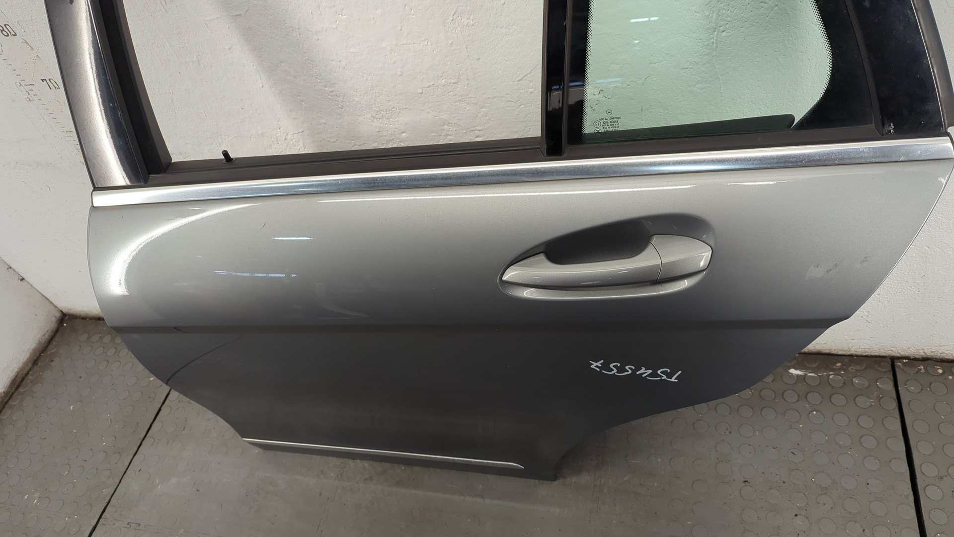 Дверь задняя левая