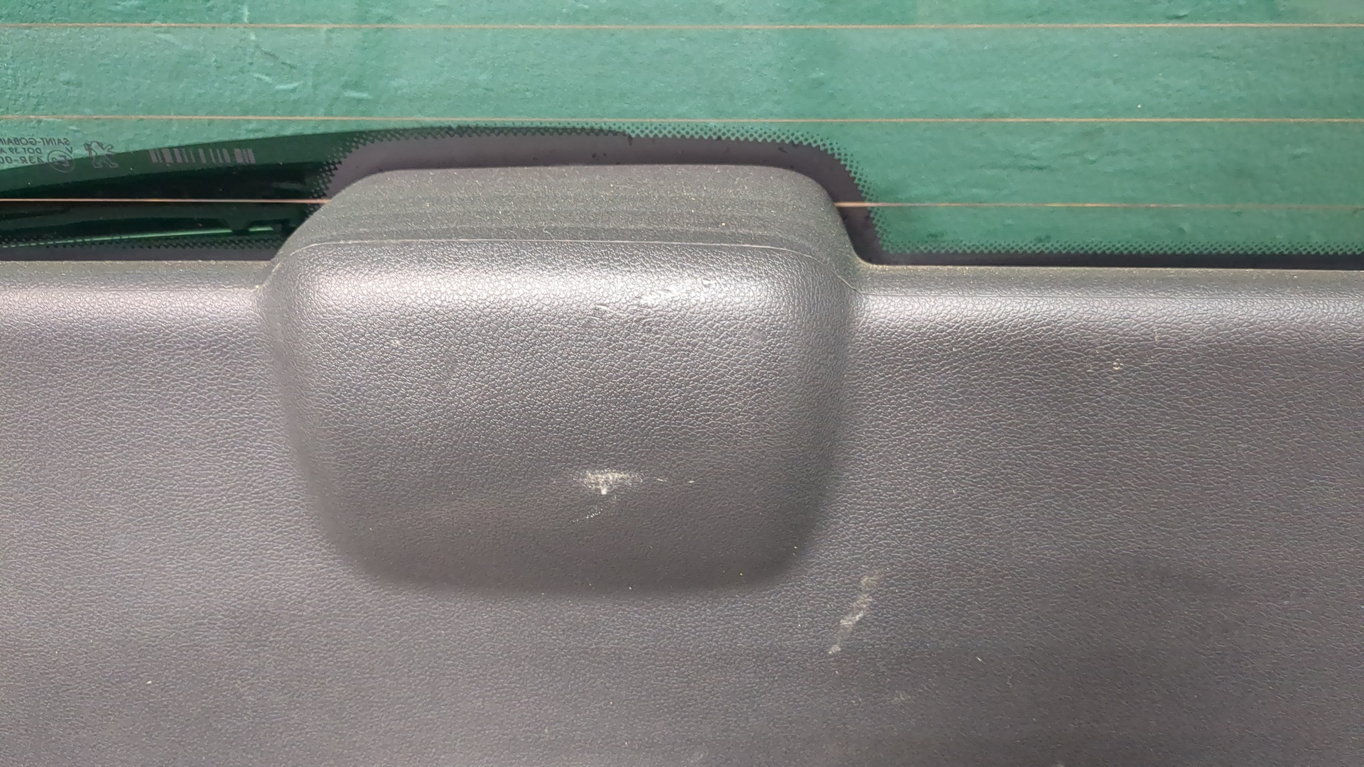 Дверь багажника