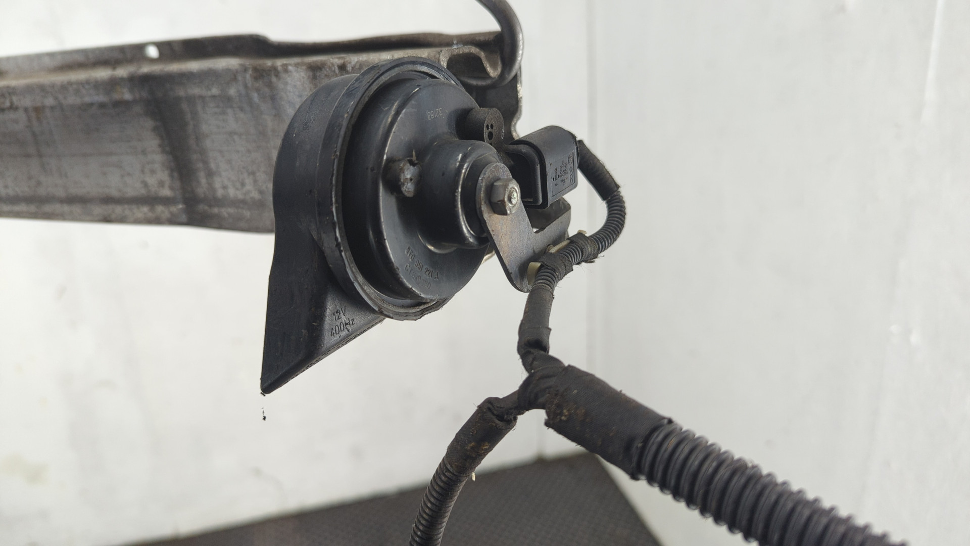 Усилитель переднего бампера