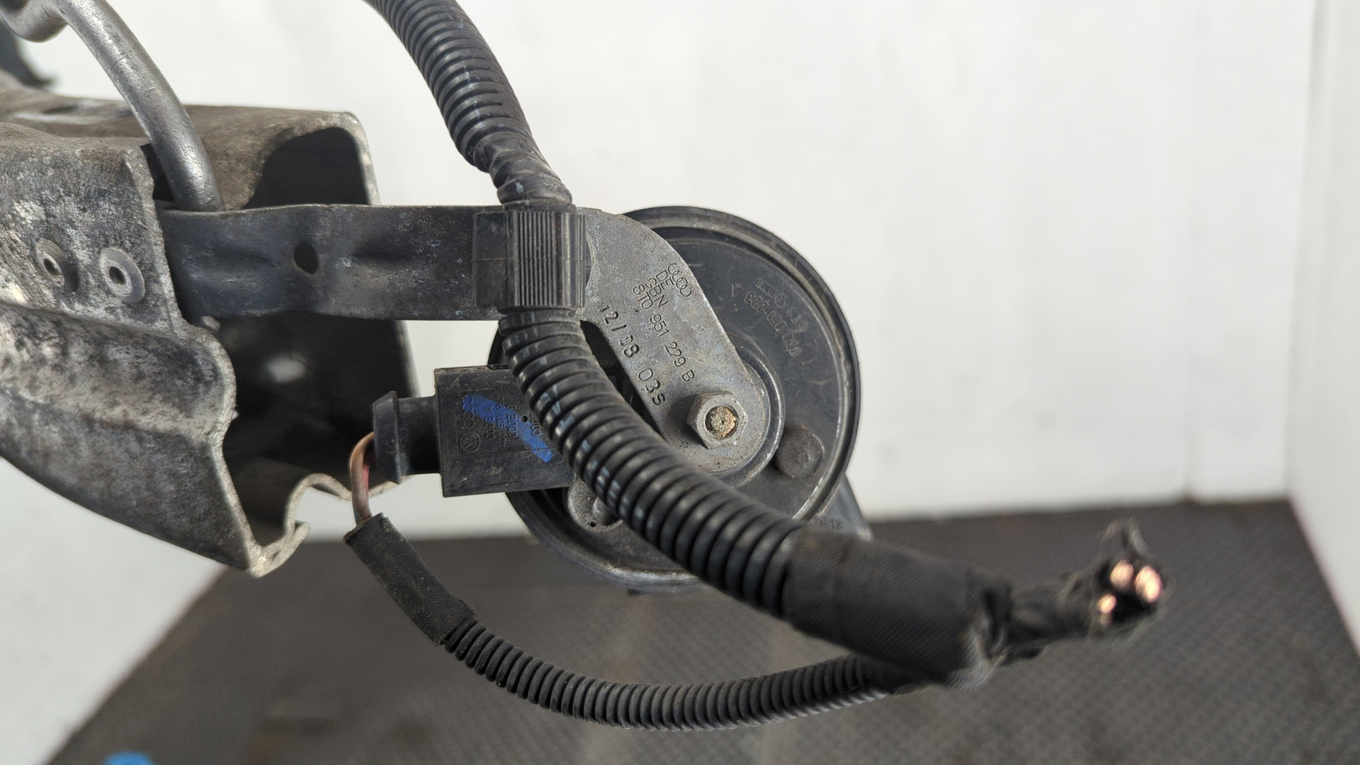 Усилитель переднего бампера