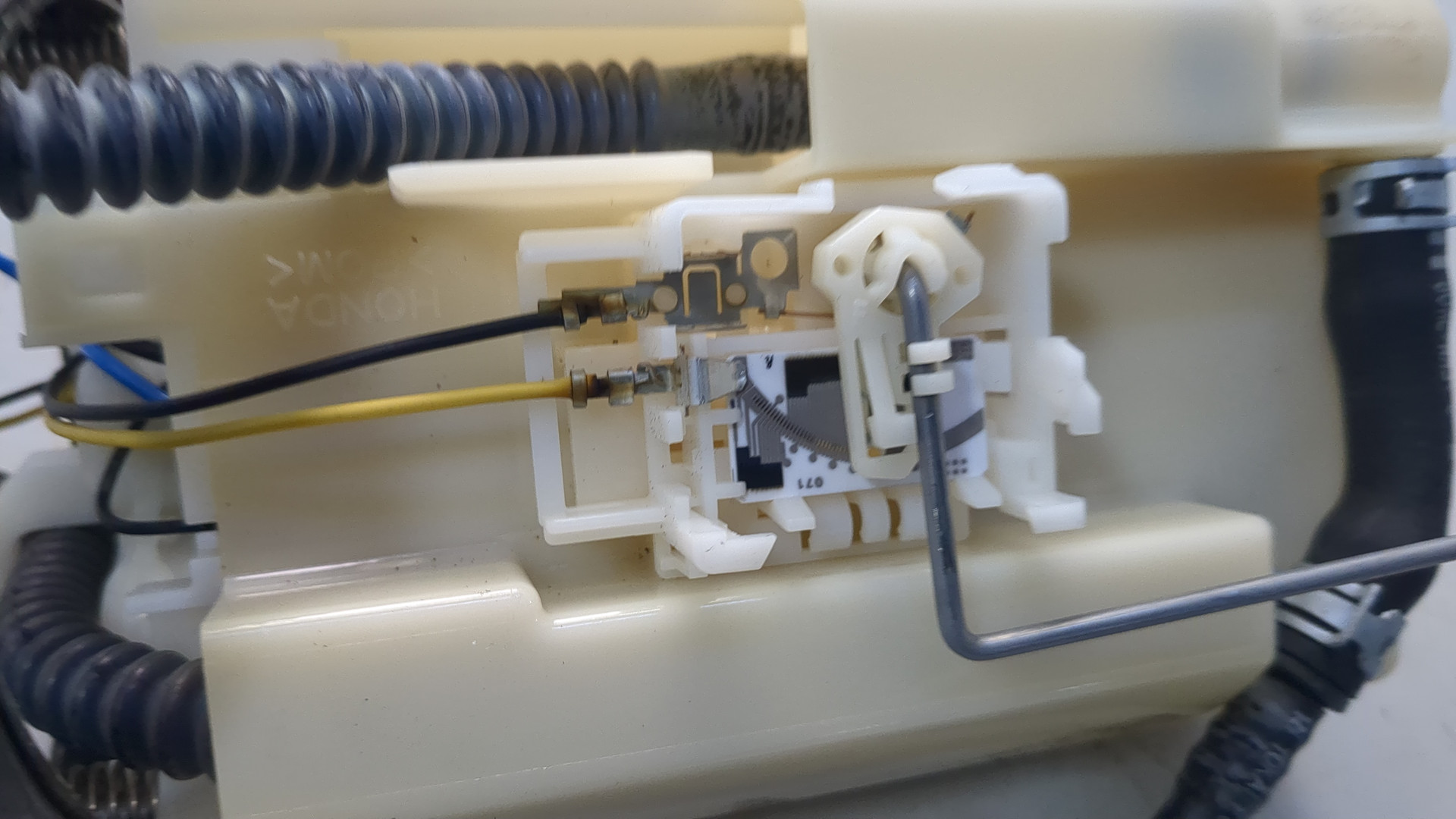 Насос топливный электрический