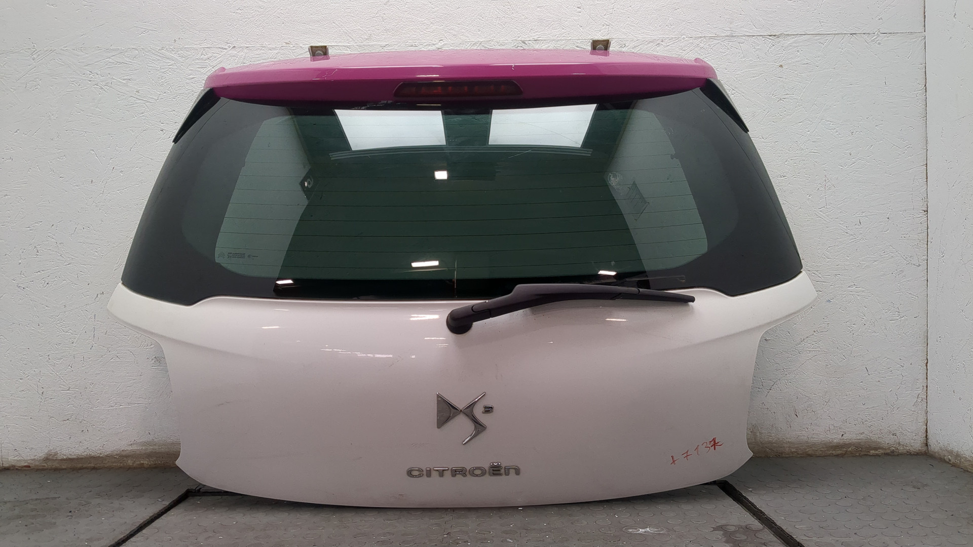 Дверь багажника