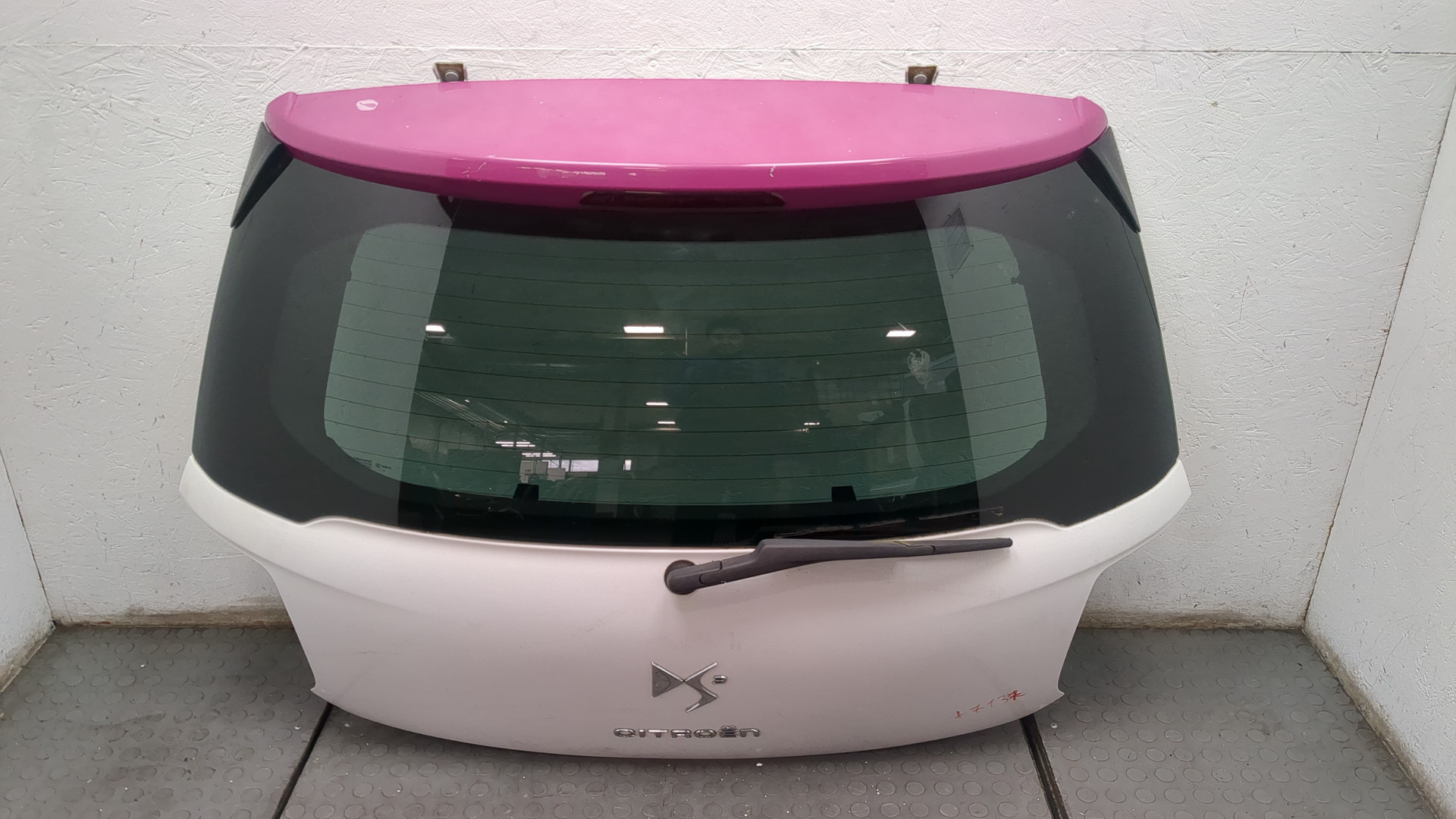 Дверь багажника