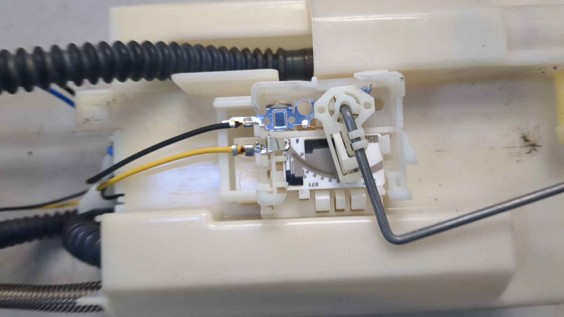 Насос топливный электрический