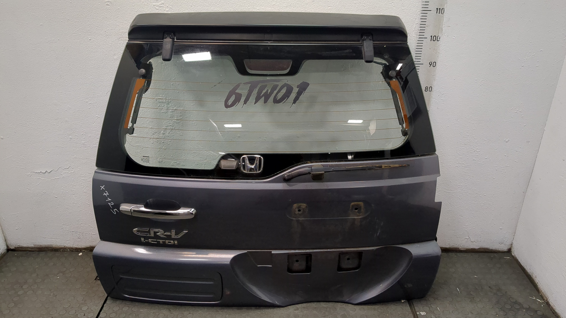 Дверь багажника