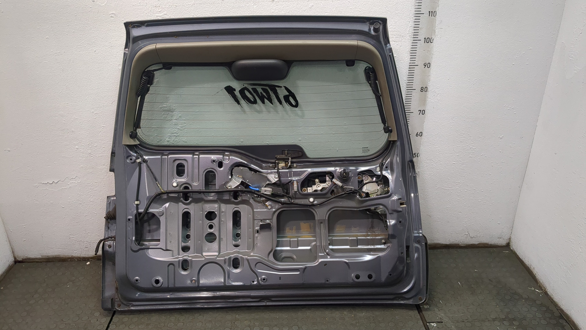 Дверь багажника