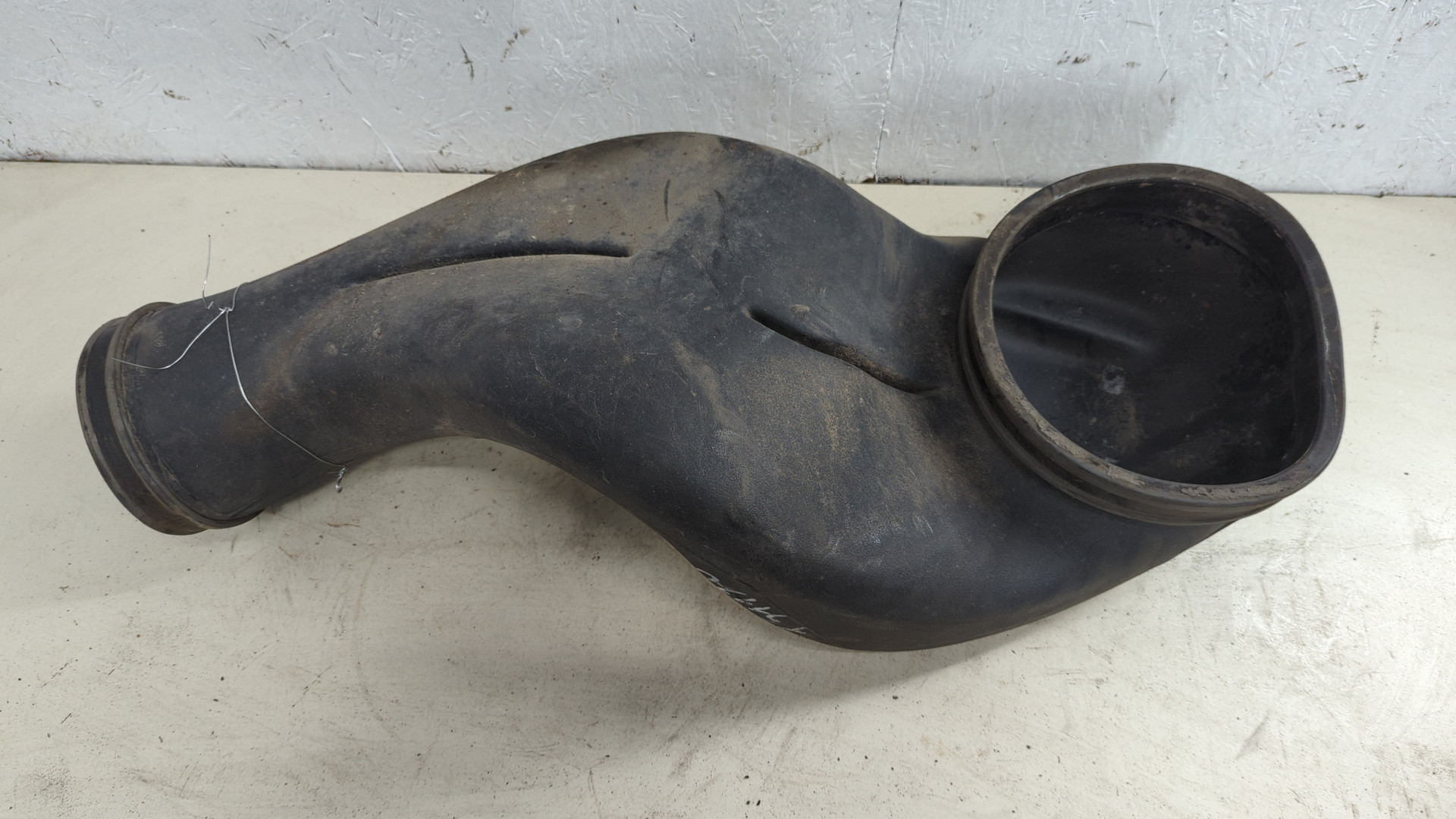 Патрубок воздушного фильтра