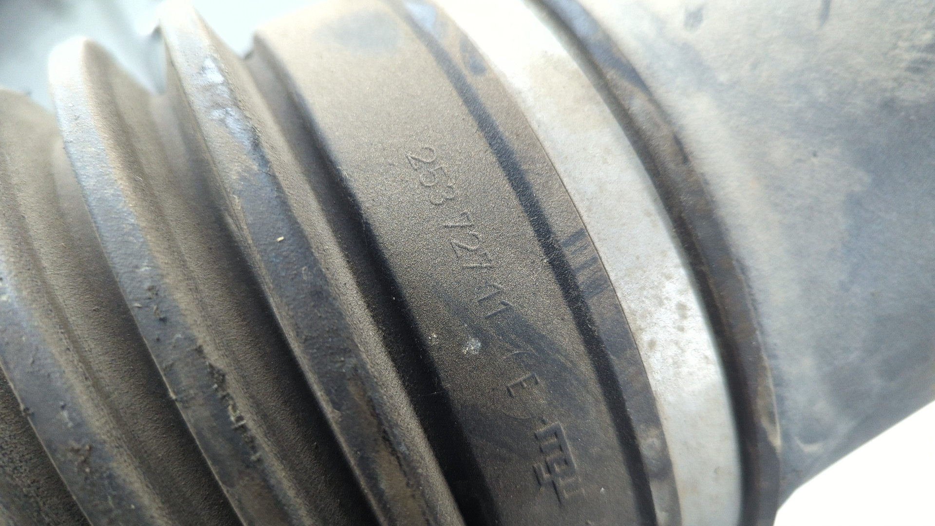 Патрубок воздушного фильтра