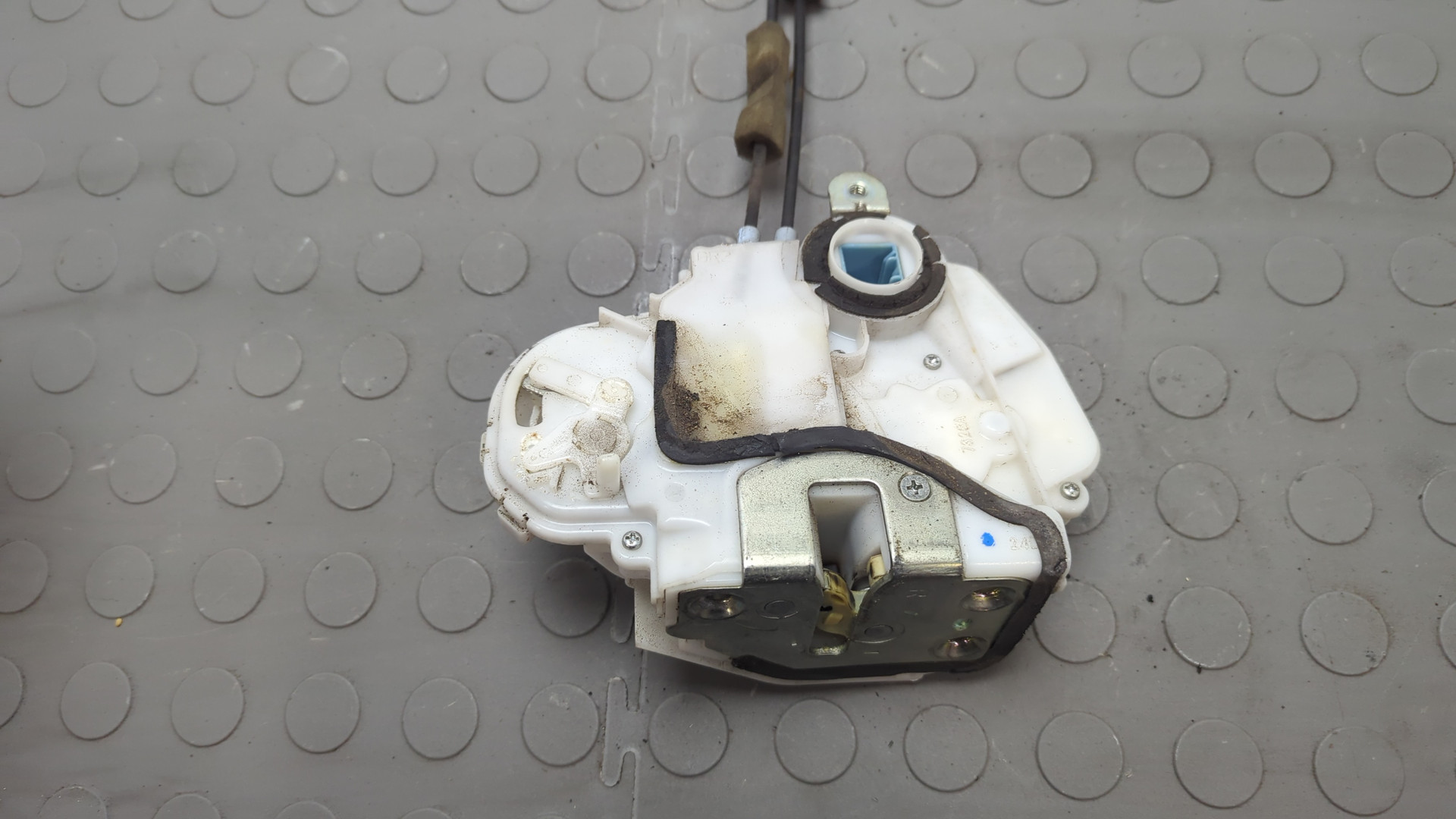 Замок двери задней правой