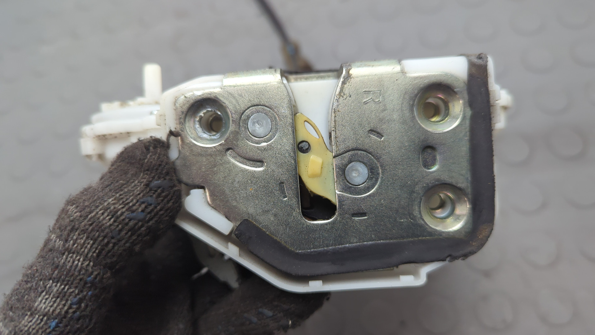 Замок двери задней правой