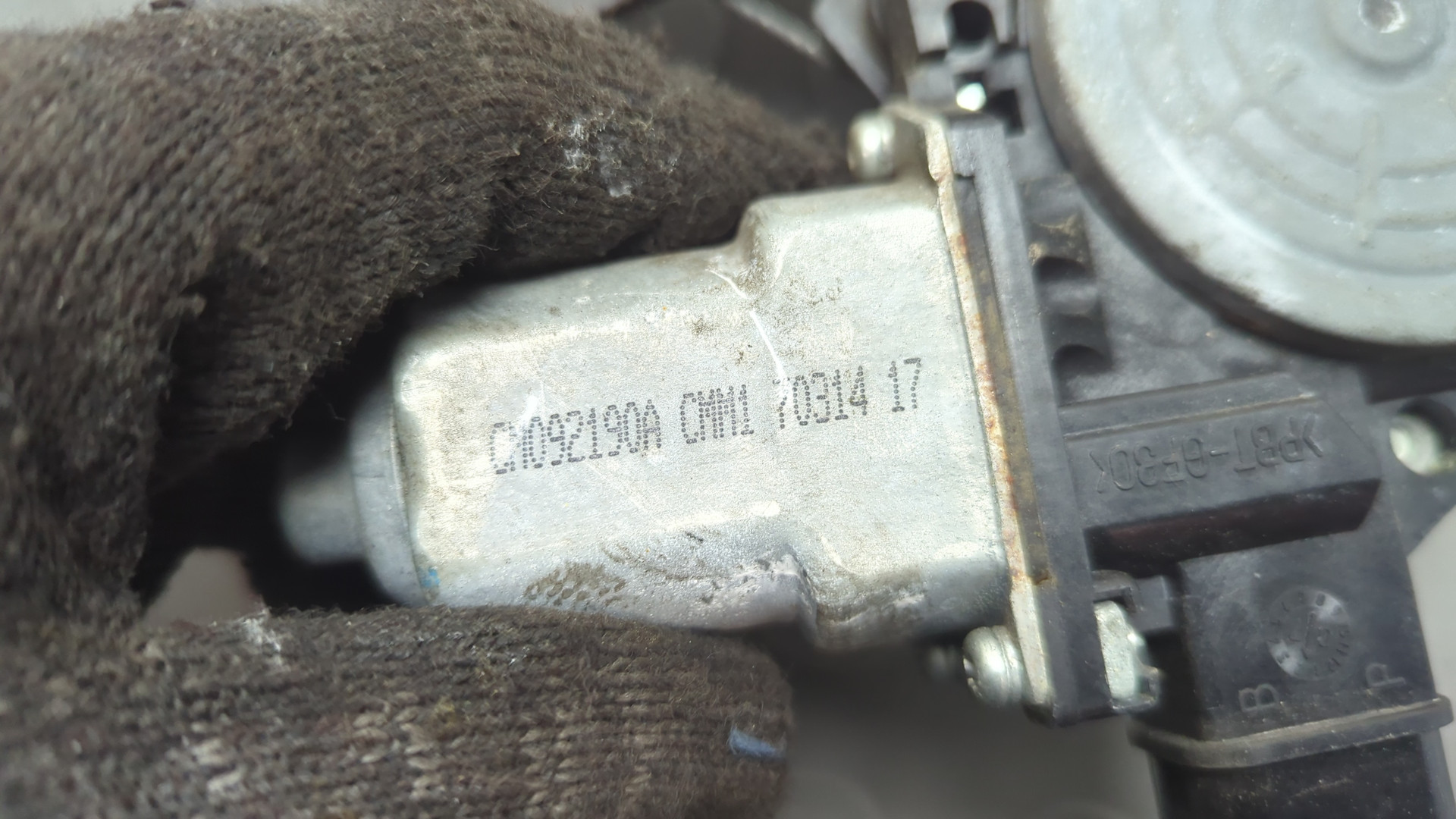 Стеклоподъемник электр. задний правый