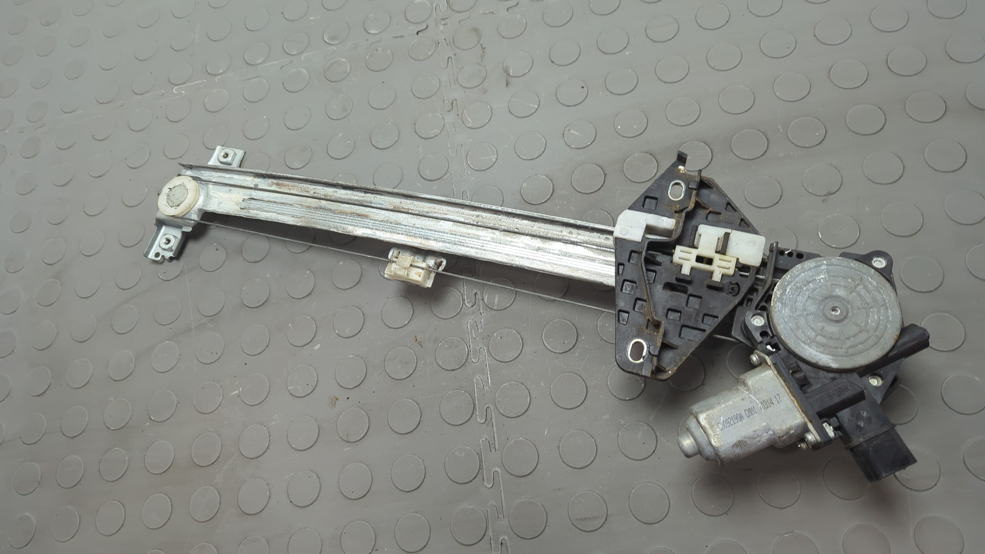 Стеклоподъемник электр. задний правый