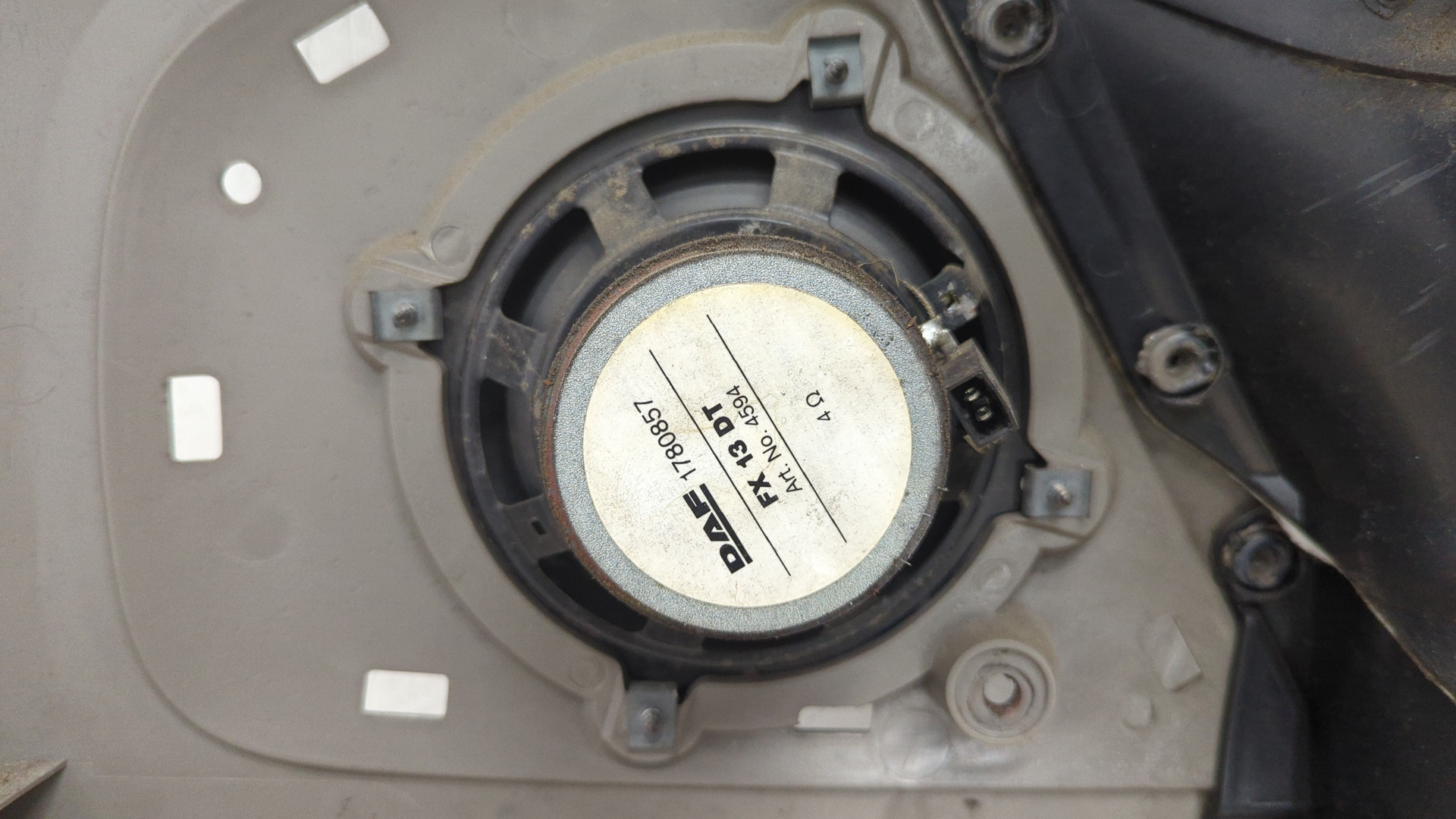 Обшивка двери передней левой