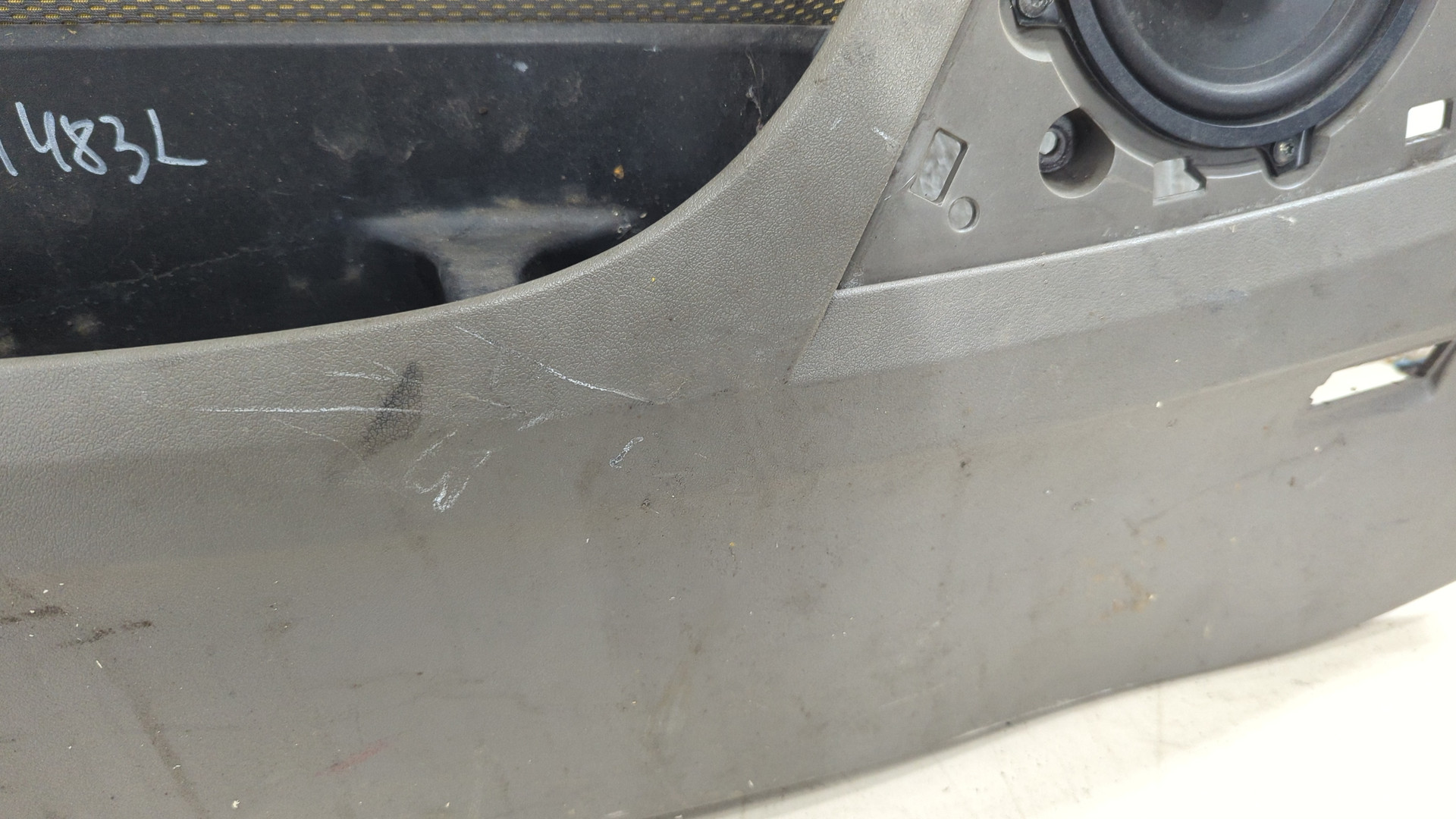 Обшивка двери передней левой