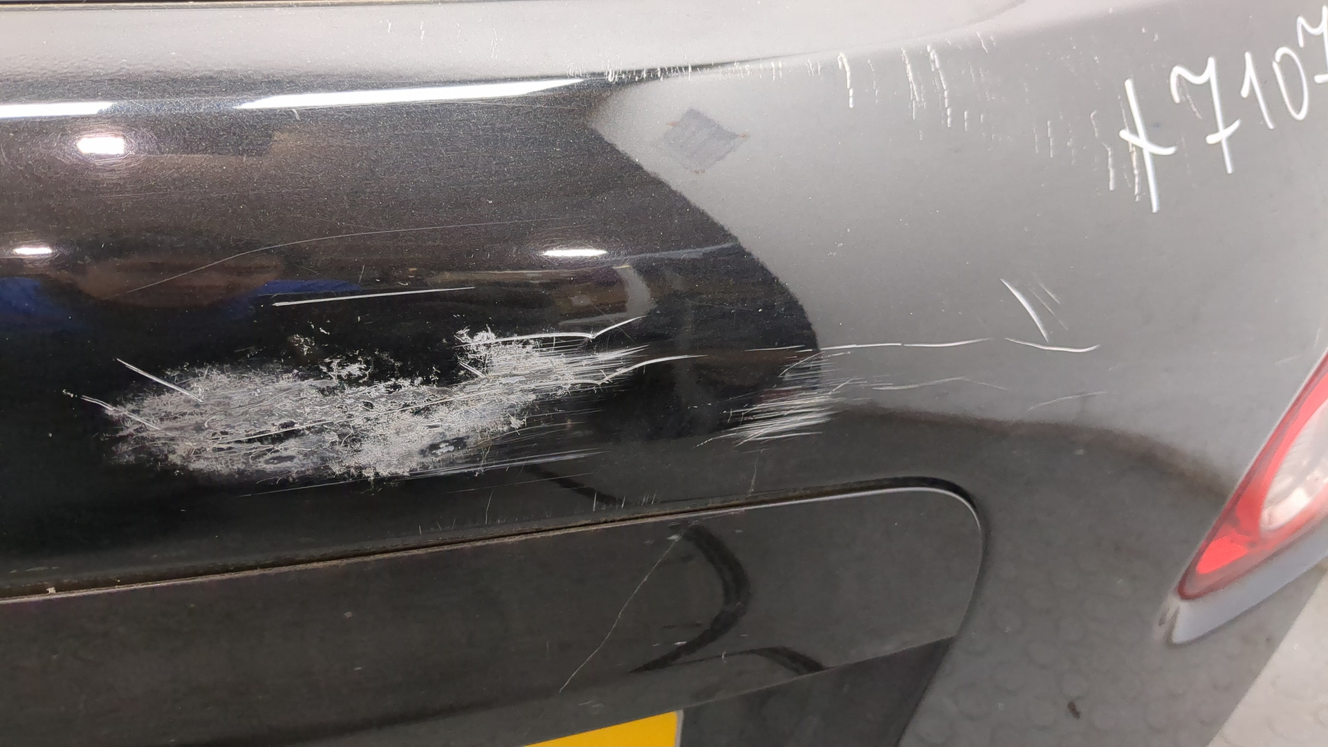 Дверь багажника