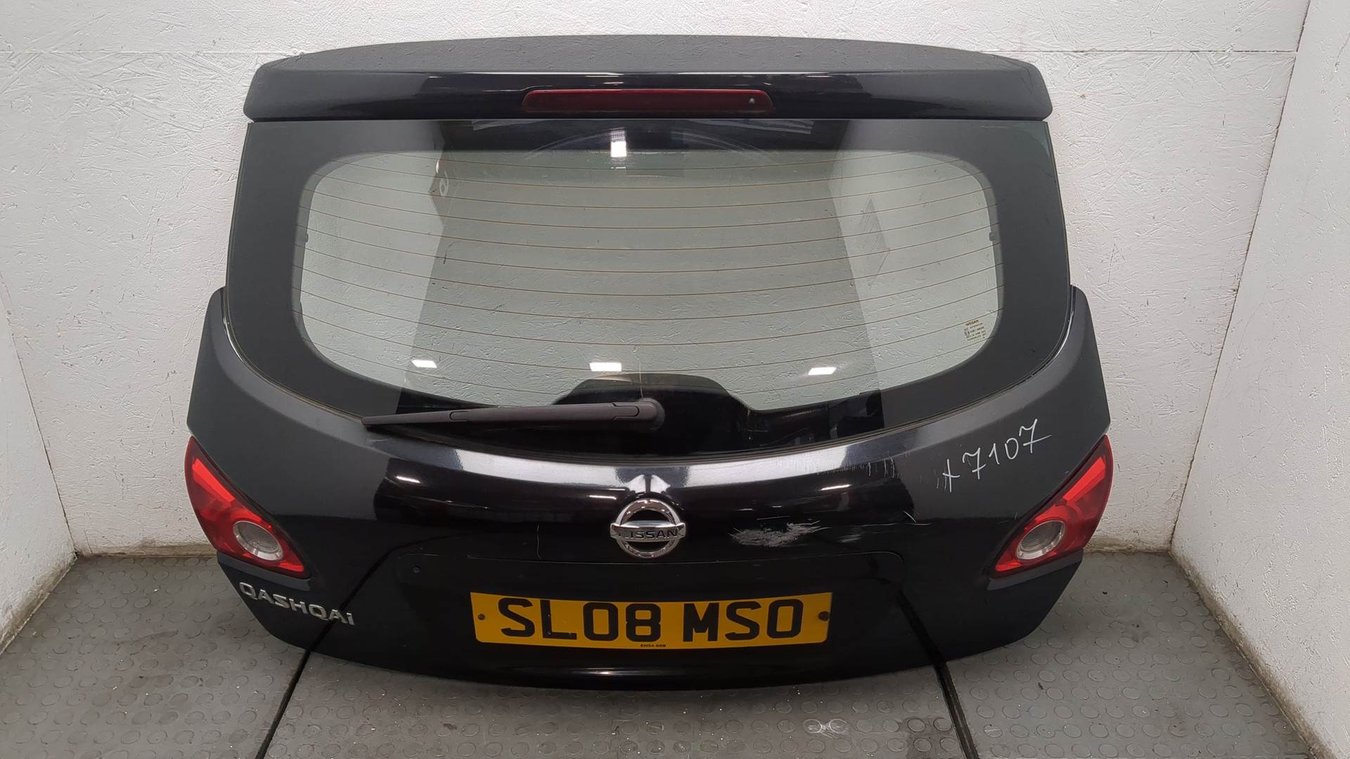 Дверь багажника