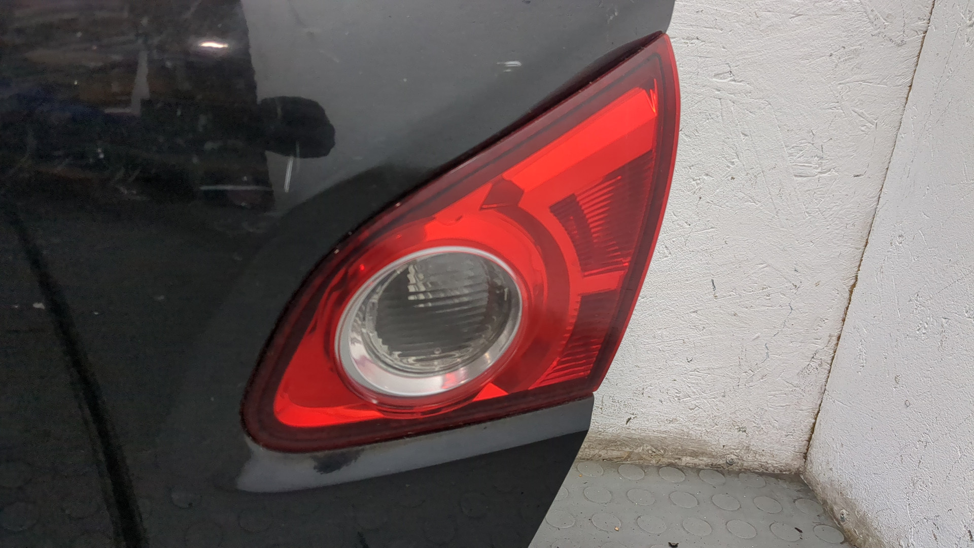 Дверь багажника