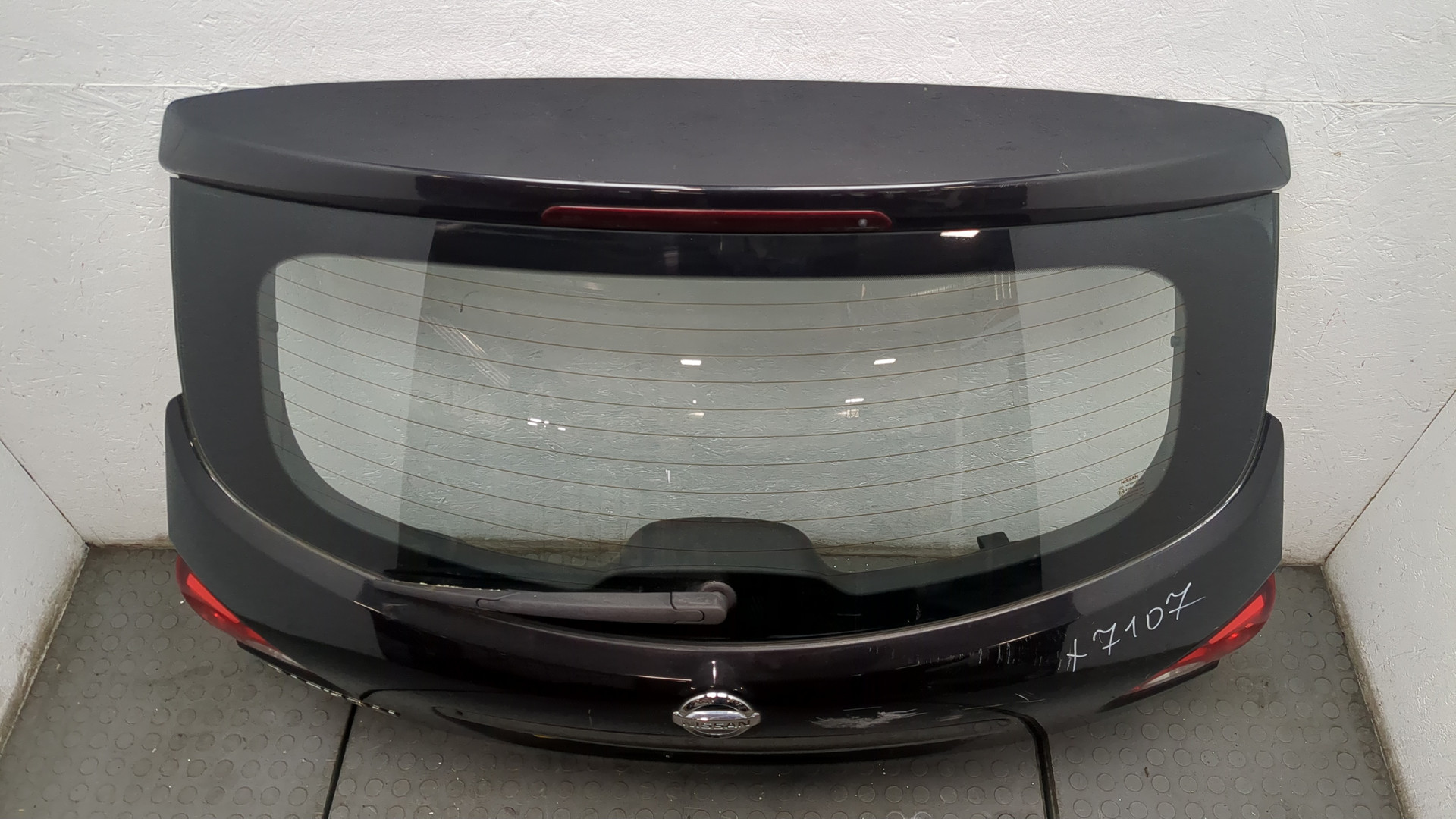 Дверь багажника