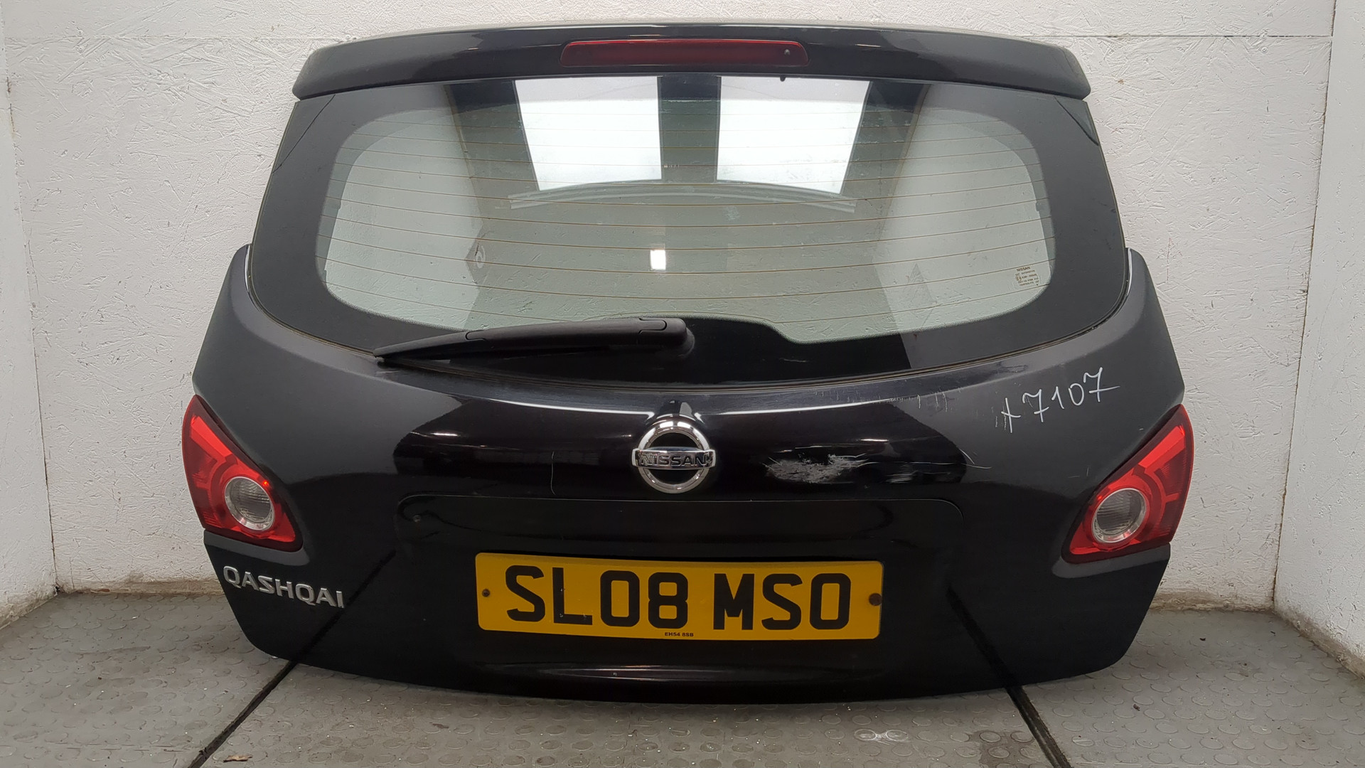 Дверь багажника