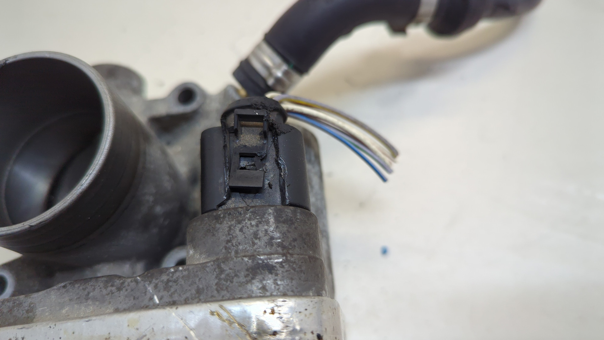 Заслонка дроссельная электрическая